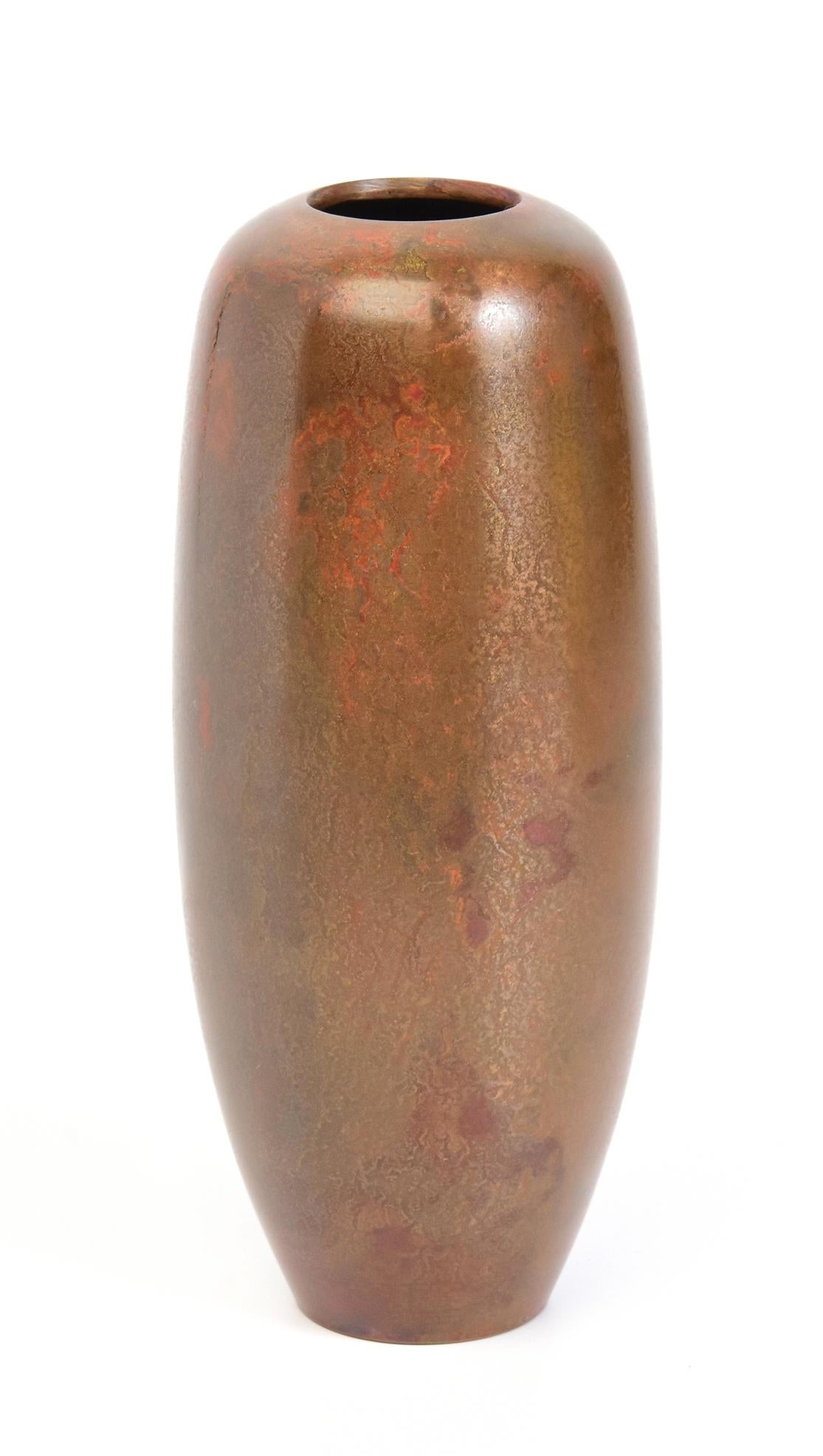 Début du 20e siècle, Showa, Vase en bronze japonais avec signe de l'artiste en vente 2