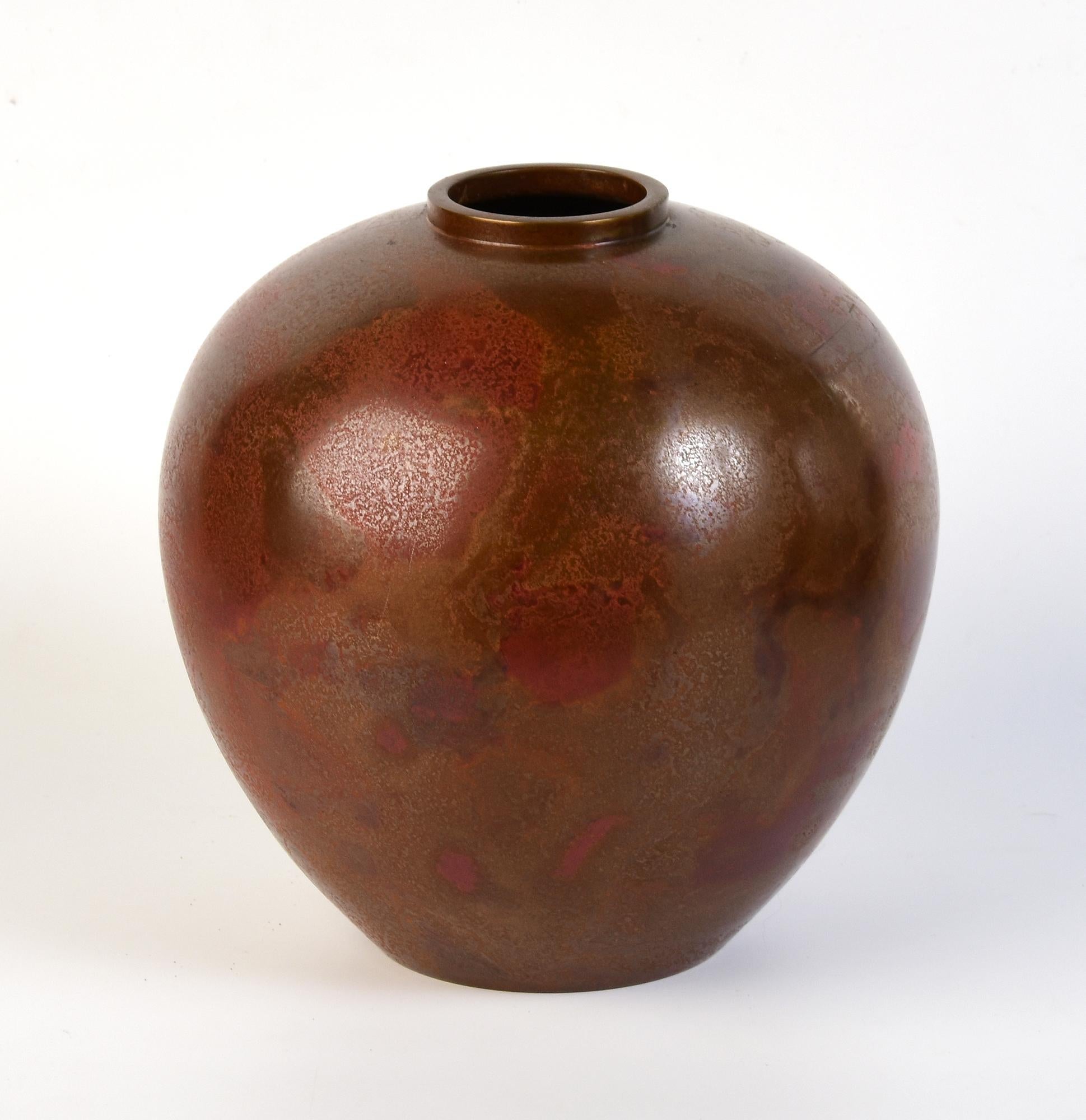 Début du 20e siècle, Showa, Vase en bronze japonais avec signe de l'artiste en vente 2