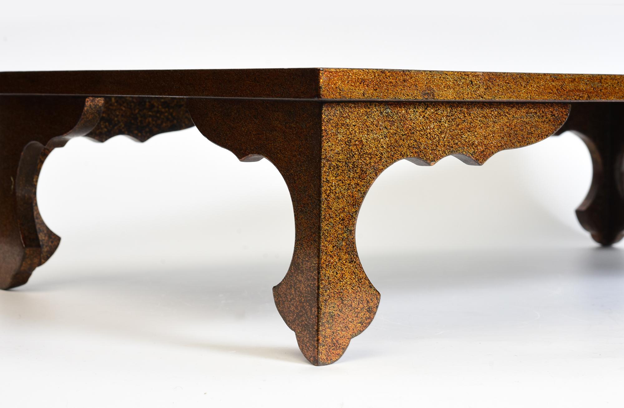 Principios del Siglo XX, Showa, Mesa / Soporte Inferior Japonés de Madera Lacada en Bueno estado para la venta en Sampantawong, TH
