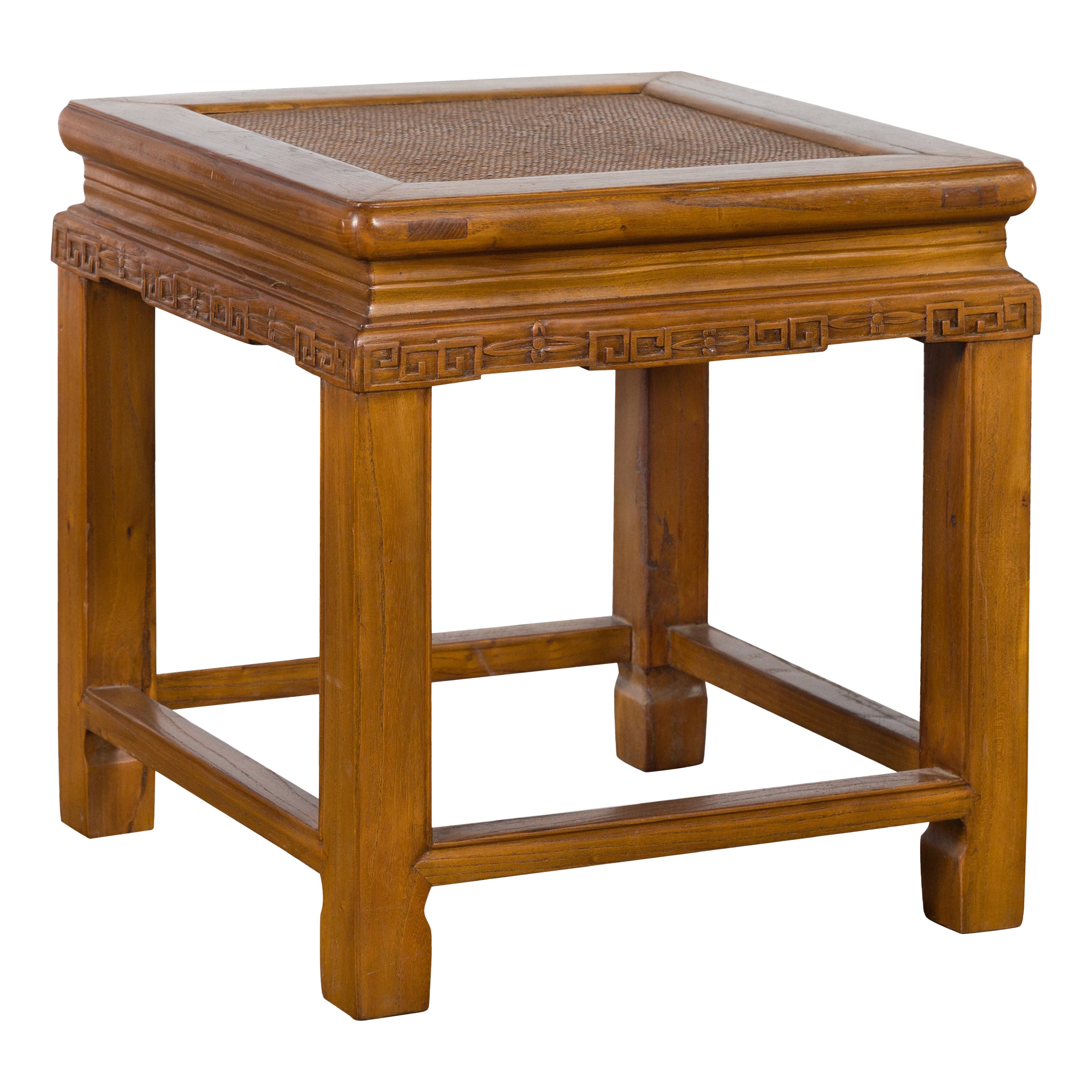 Tavolino dei primi del Novecento con grembiule intagliato e piano in rattan intrecciato