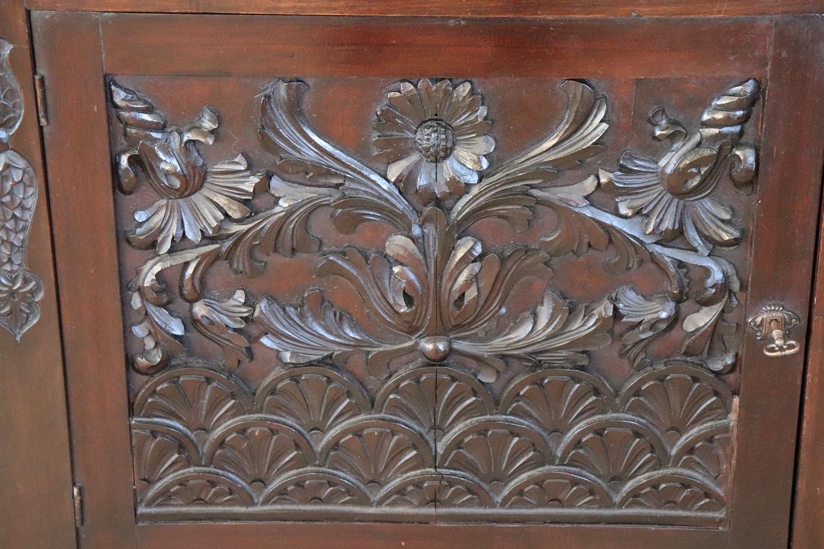 Italian Early 20th Century Sideboard or Buffet in Carved Beech Wood For Sale
