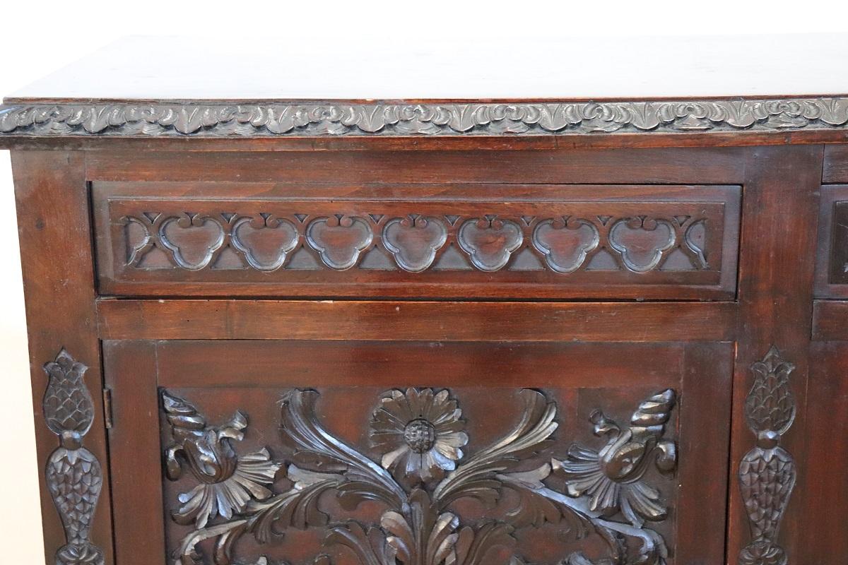 Early 20th Century Sideboard or Buffet in Carved Beech Wood In Good Condition For Sale In Casale Monferrato, IT