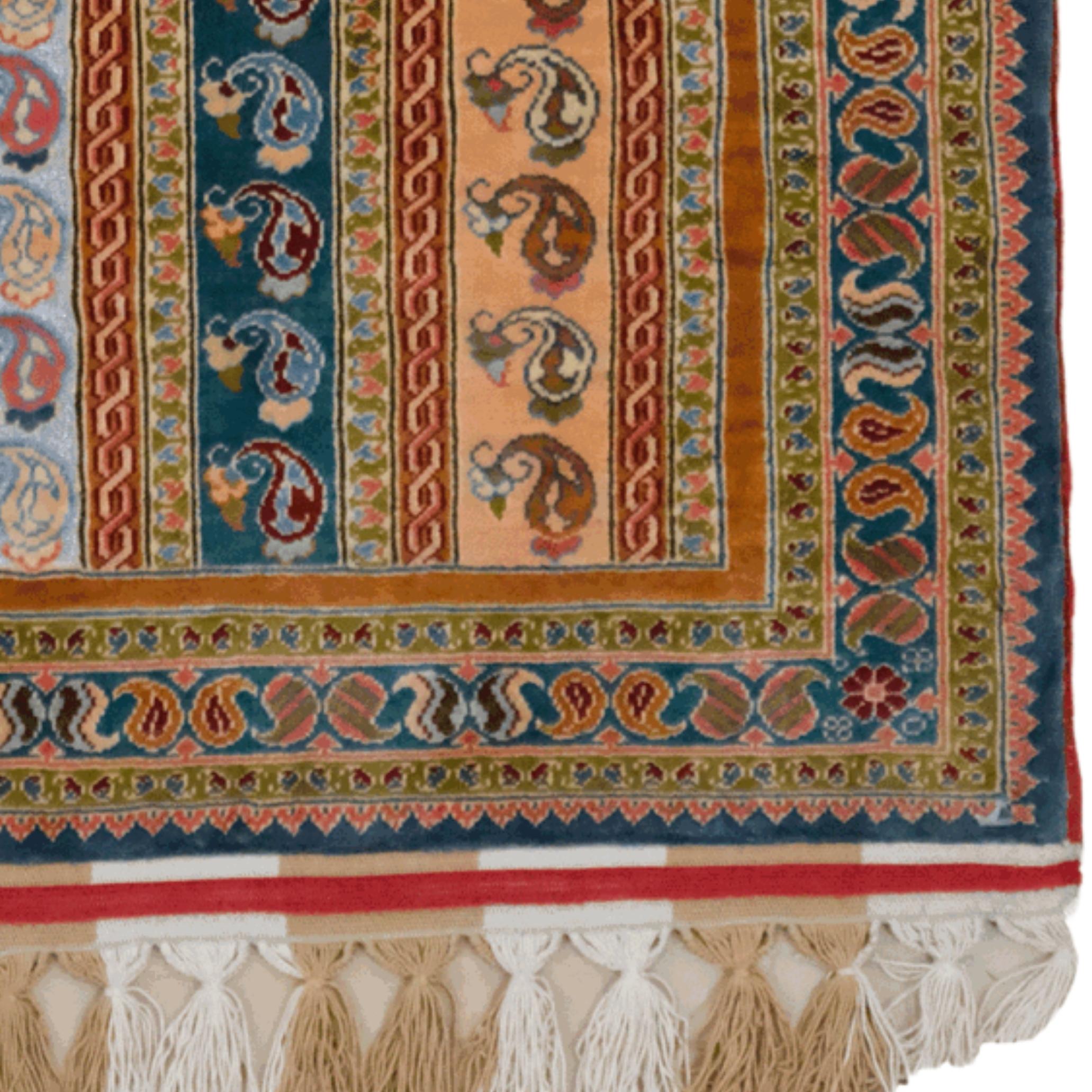 Tapis en soie et métal signé Hereke du début du 20e siècle par l'atelier Hasoglu Bon état - En vente à Sultanahmet, 34