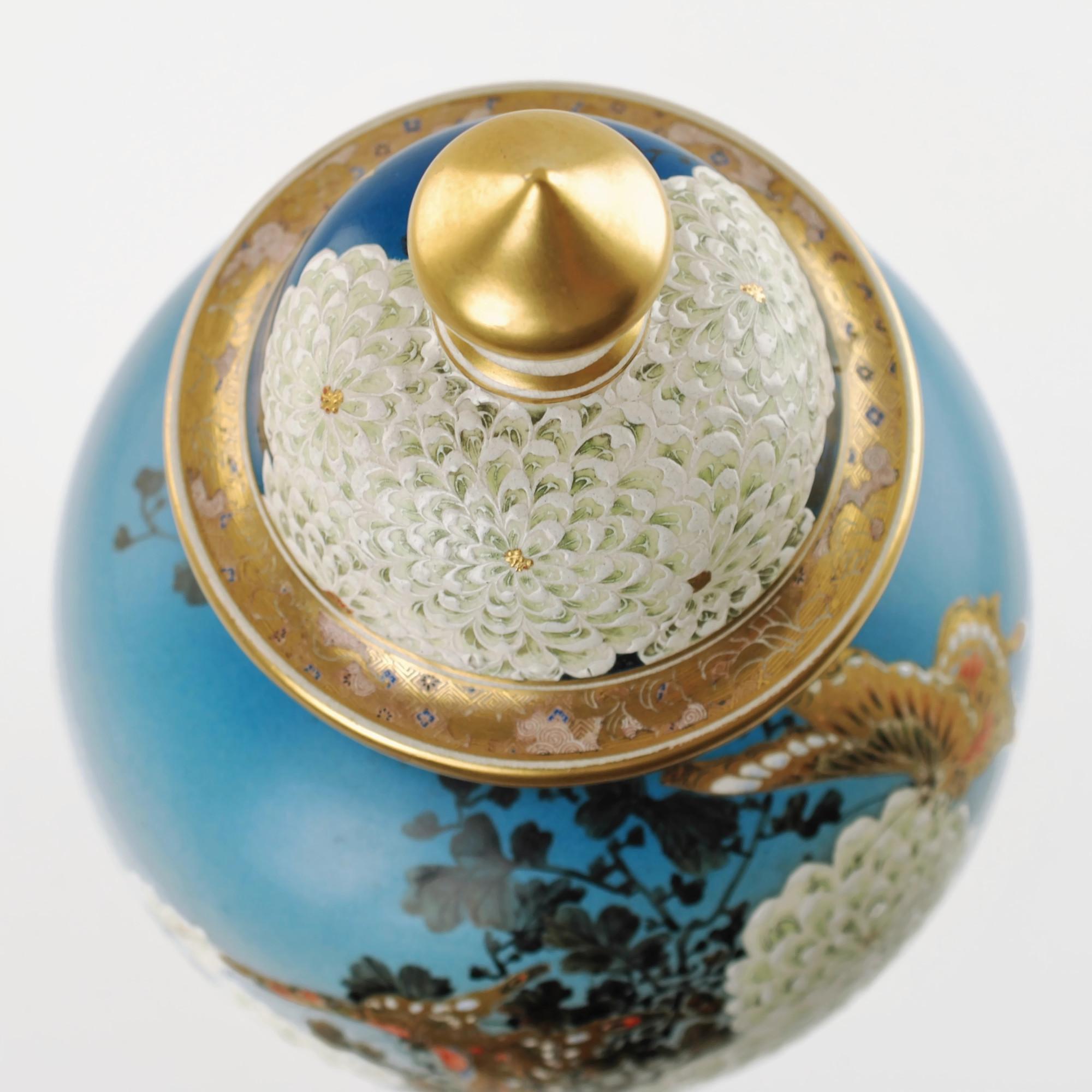 Pot de temple japonais de la fin du 19ème siècle peint à la main Satsuma Période Meiji en vente 3