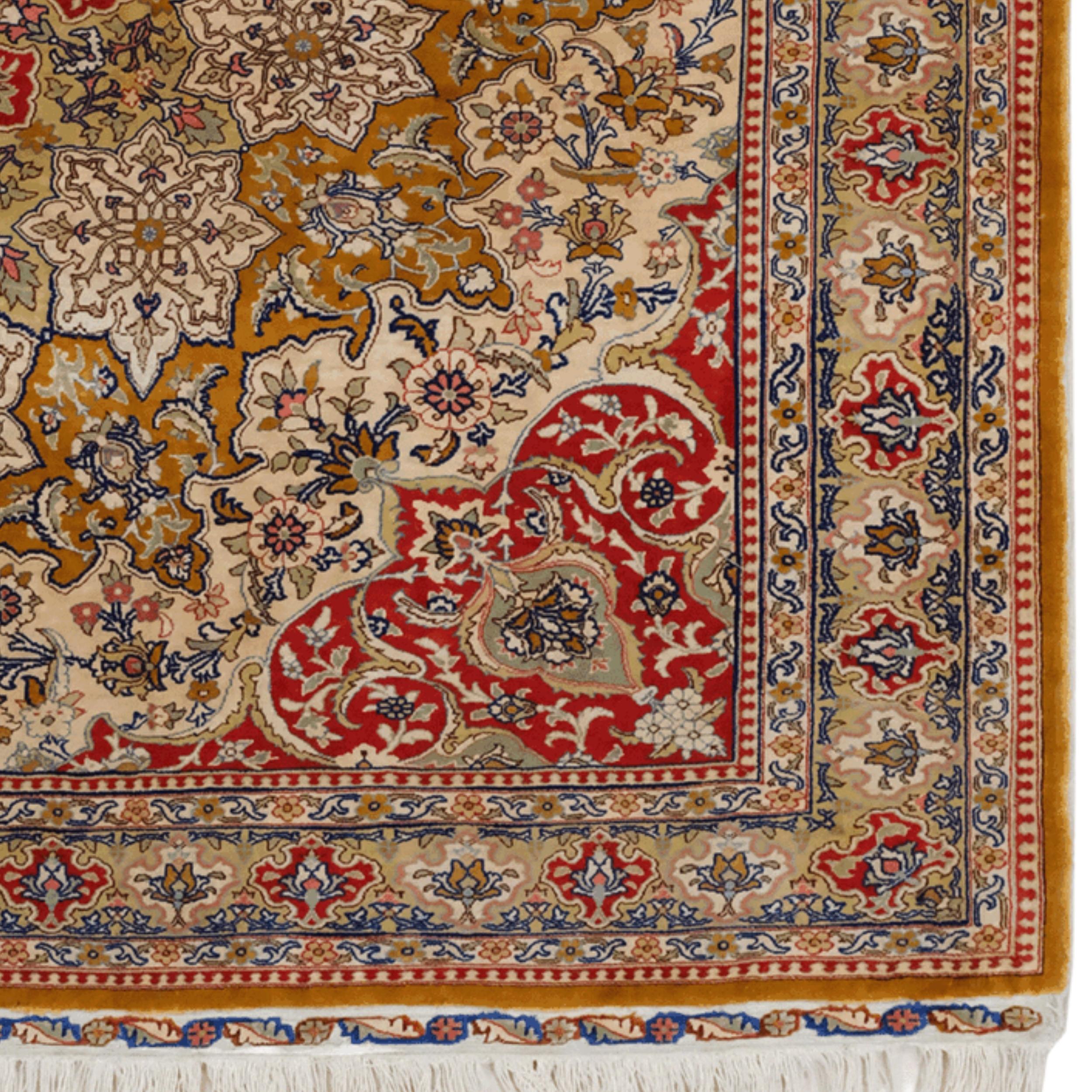 Tappeto Hereke in seta firmato dei primi del Novecento In condizioni buone in vendita a Sultanahmet, 34