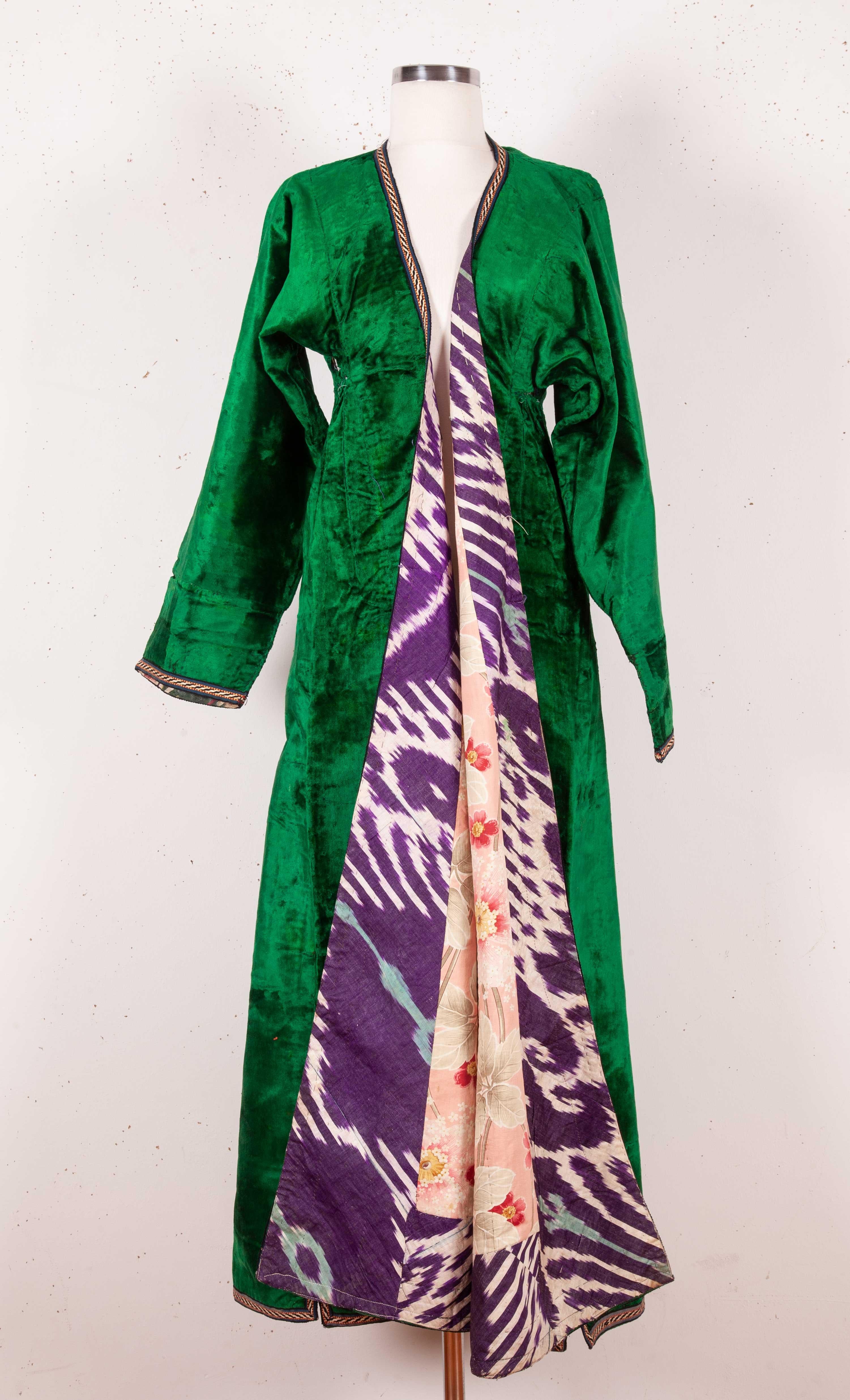 Uzbek Early 20th Century Silk Green Velvet Chapan with a Russian Print Lining