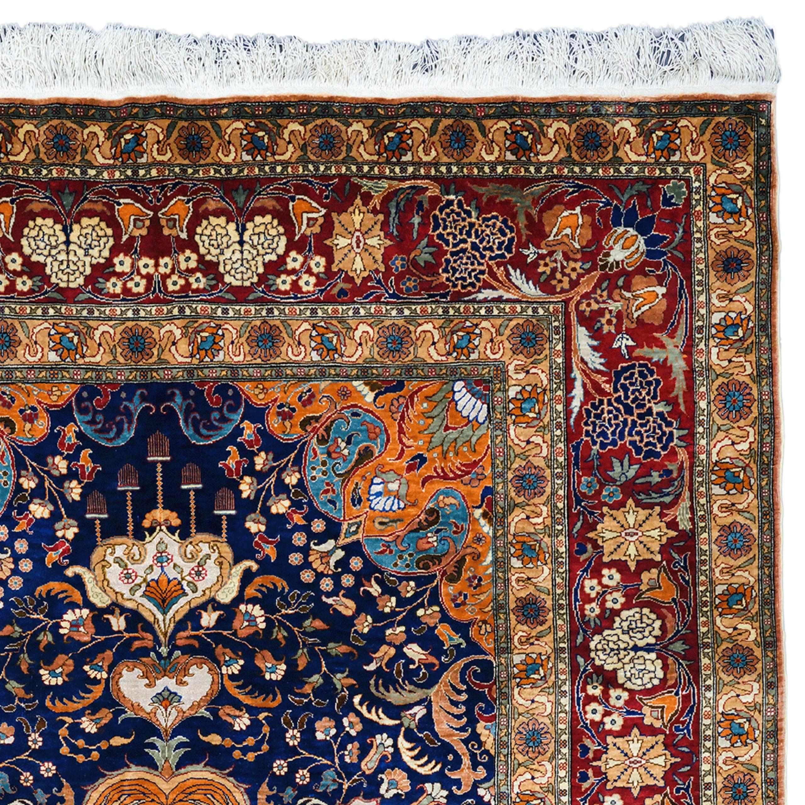 Early 20th Century Silk Hereke Rug - Vintage Silk Area Rug In Good Condition For Sale In Sultanahmet, 34