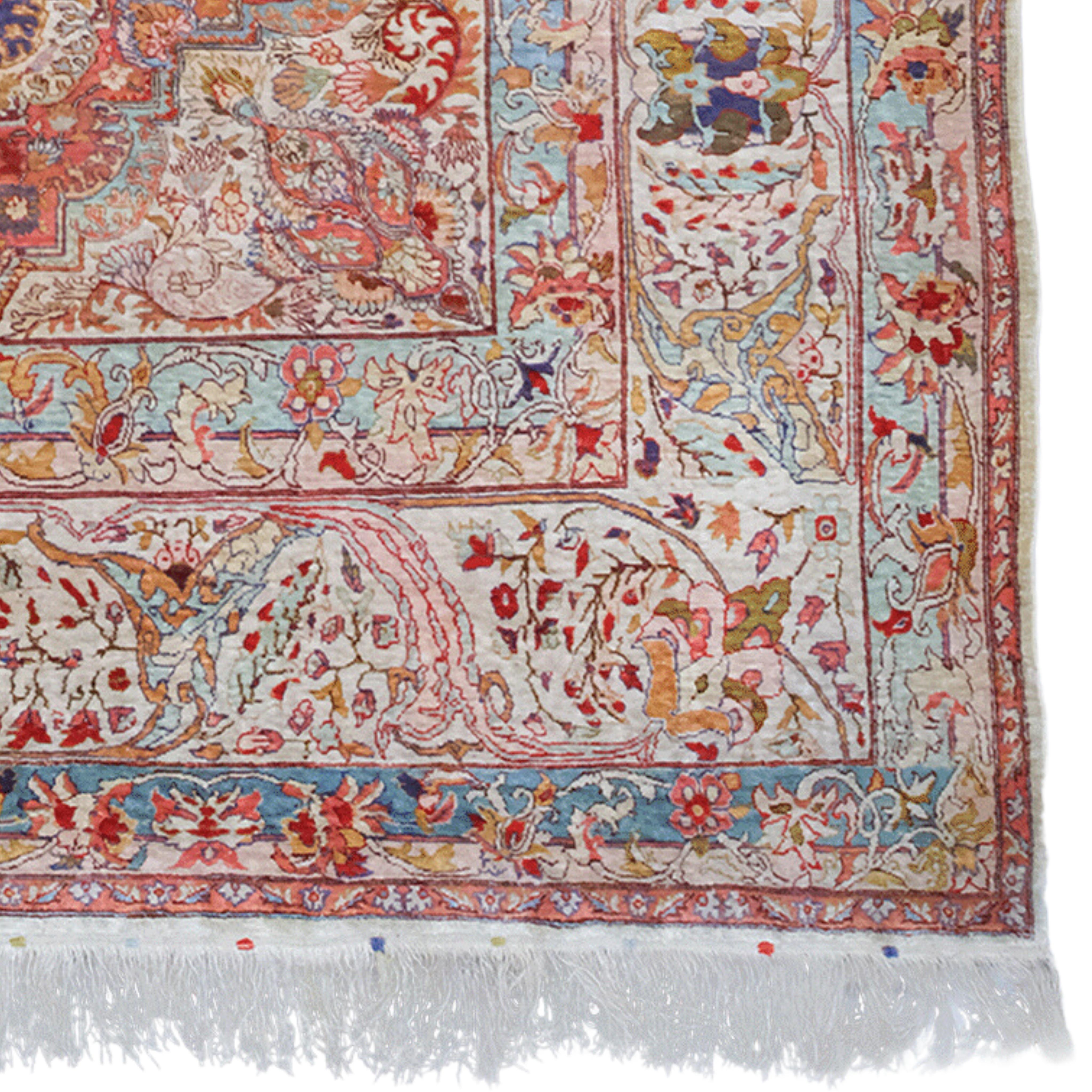 Early 20th Century Silk Hereke Rug - Vintage Silk Area Rug In Good Condition For Sale In Sultanahmet, 34