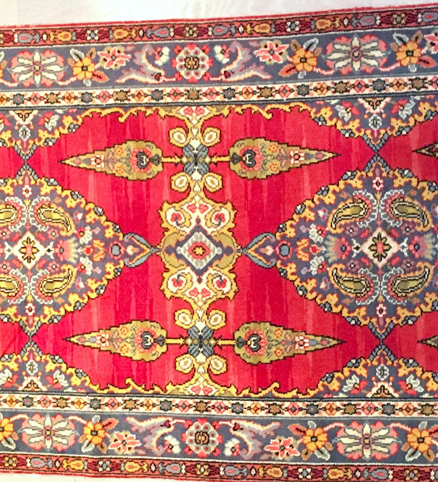 Early 20th Century Silk & Wool Paisley Blossom Rug In Good Condition For Sale In West Palm Beach, FL