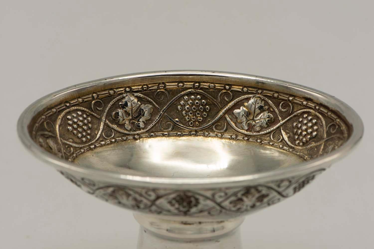 Silver Charoset dish, Felix Horovitz, Frankfurt Am Main, Germany, circa 1905.
The oval small dish is decorated with vine and grapes, the base is decorated with Stars of David and small stars.
Marked with German silver marks (800, half moon and