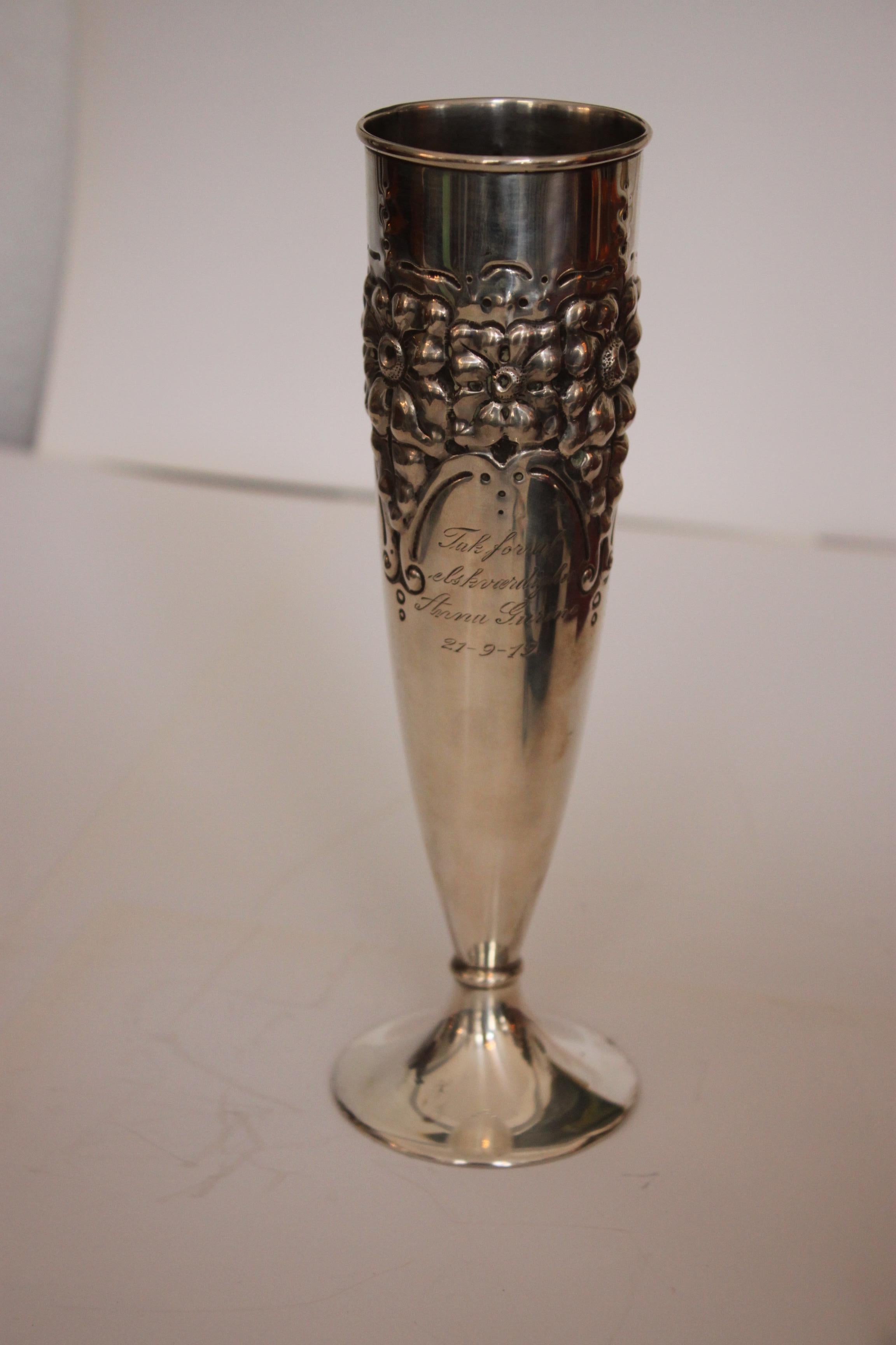 Early 20th century
a nice old trophy
silver
with engraving
hallmarked
weight: 120 gr.
 