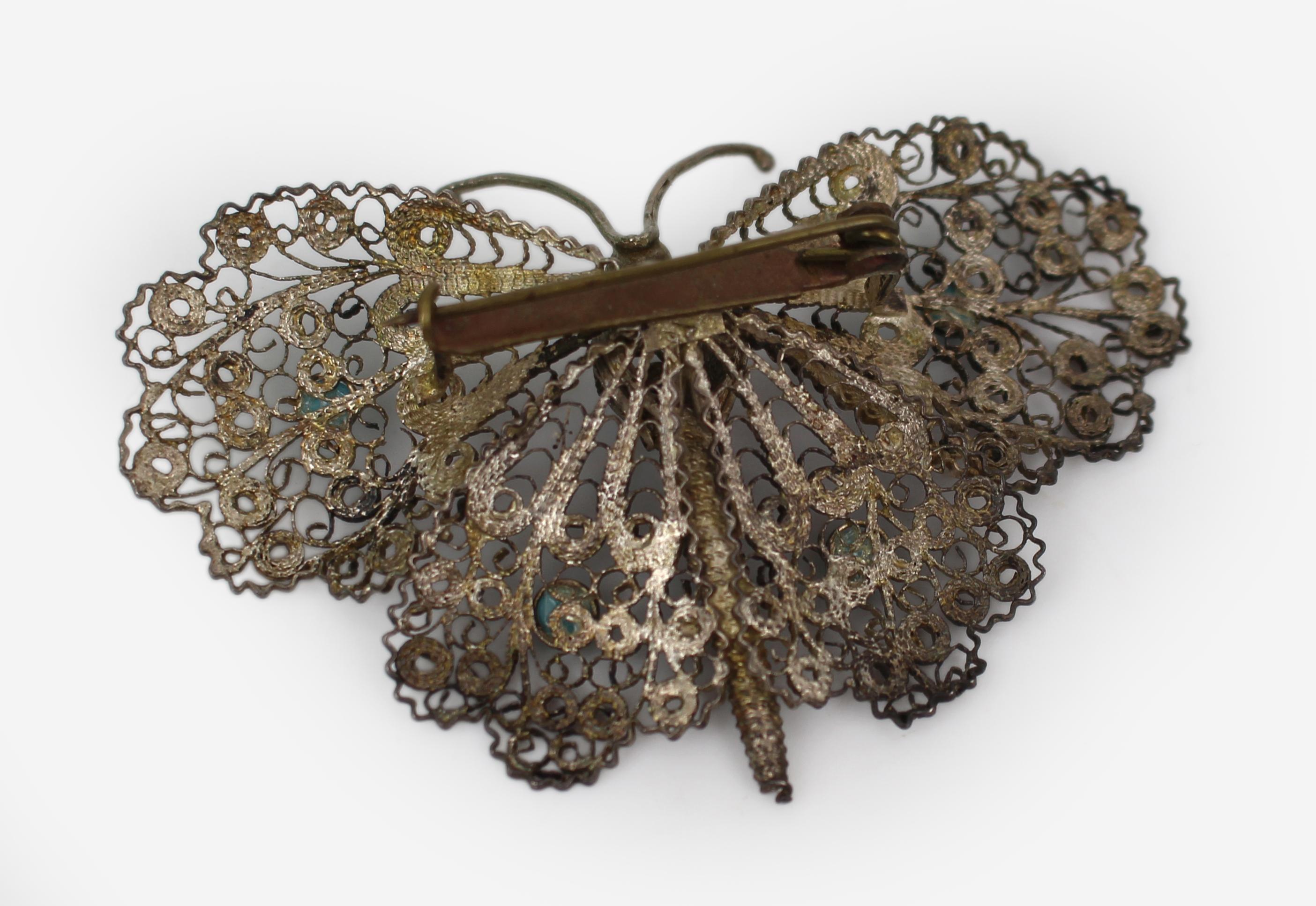 20ième siècle Broche papillon en filigrane d'argent du début du XXe siècle avec cabochons de turquoise en vente