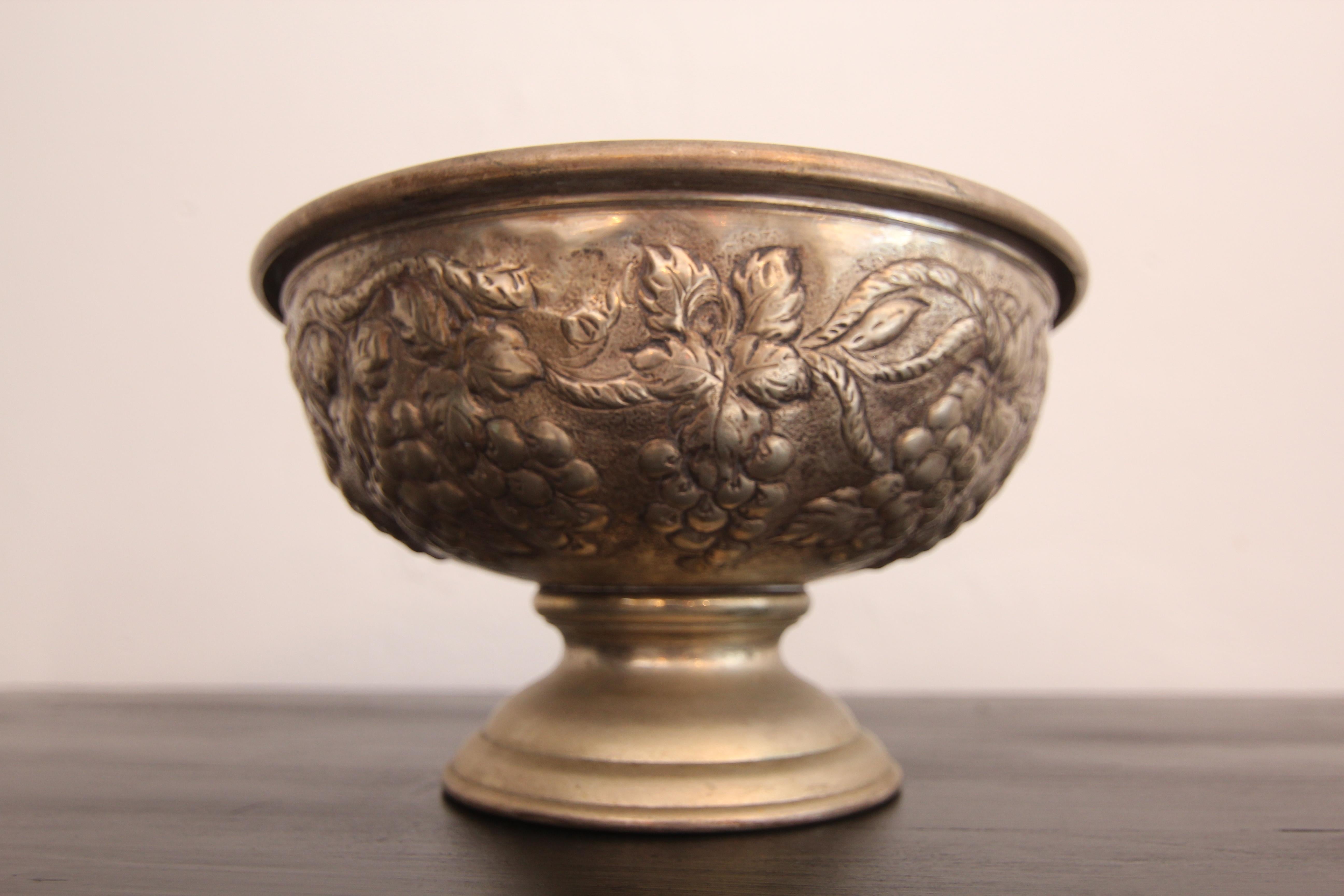 Frutero de latón plateado de principios del siglo XX en venta 6