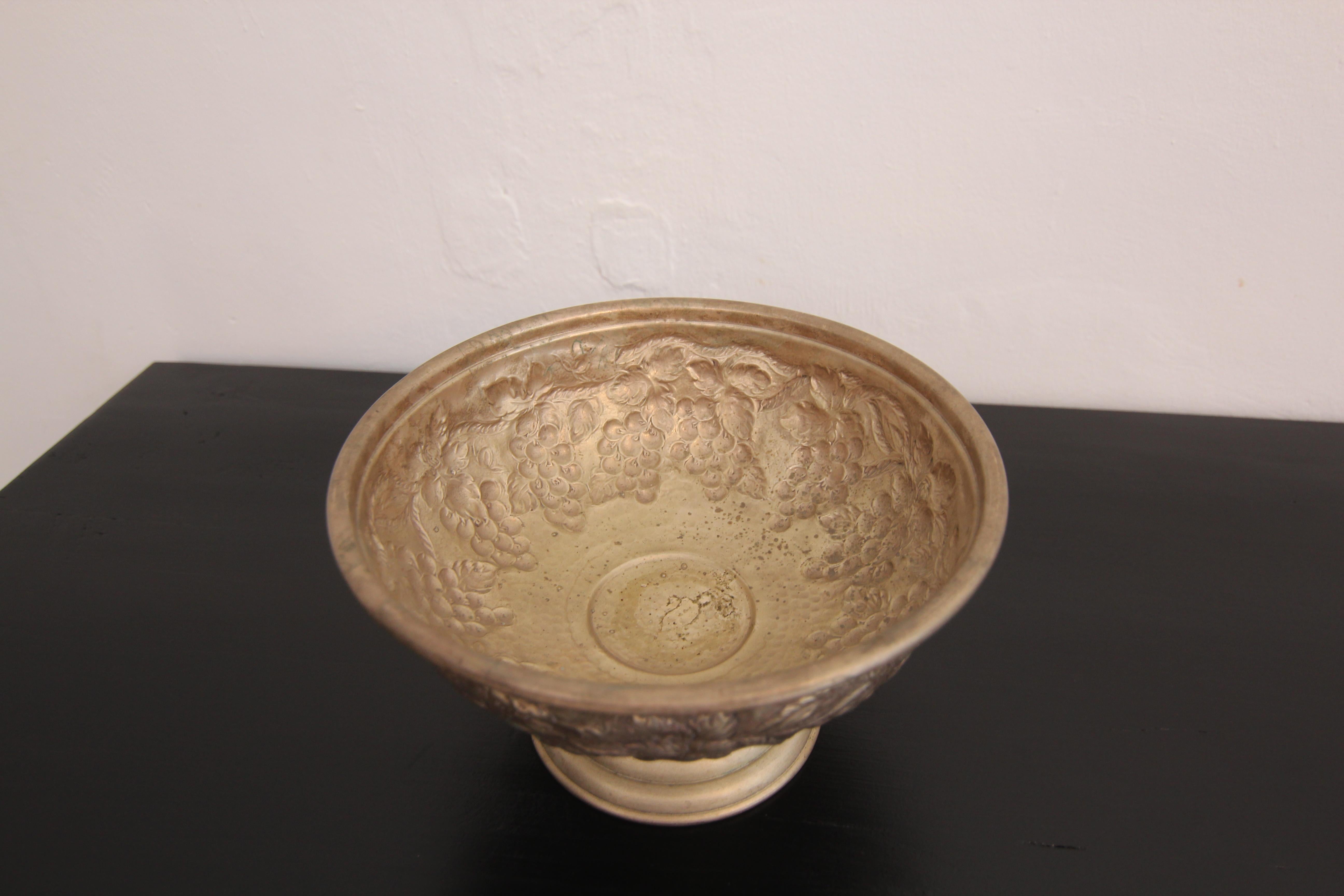 Frutero de latón plateado de principios del siglo XX en venta 7