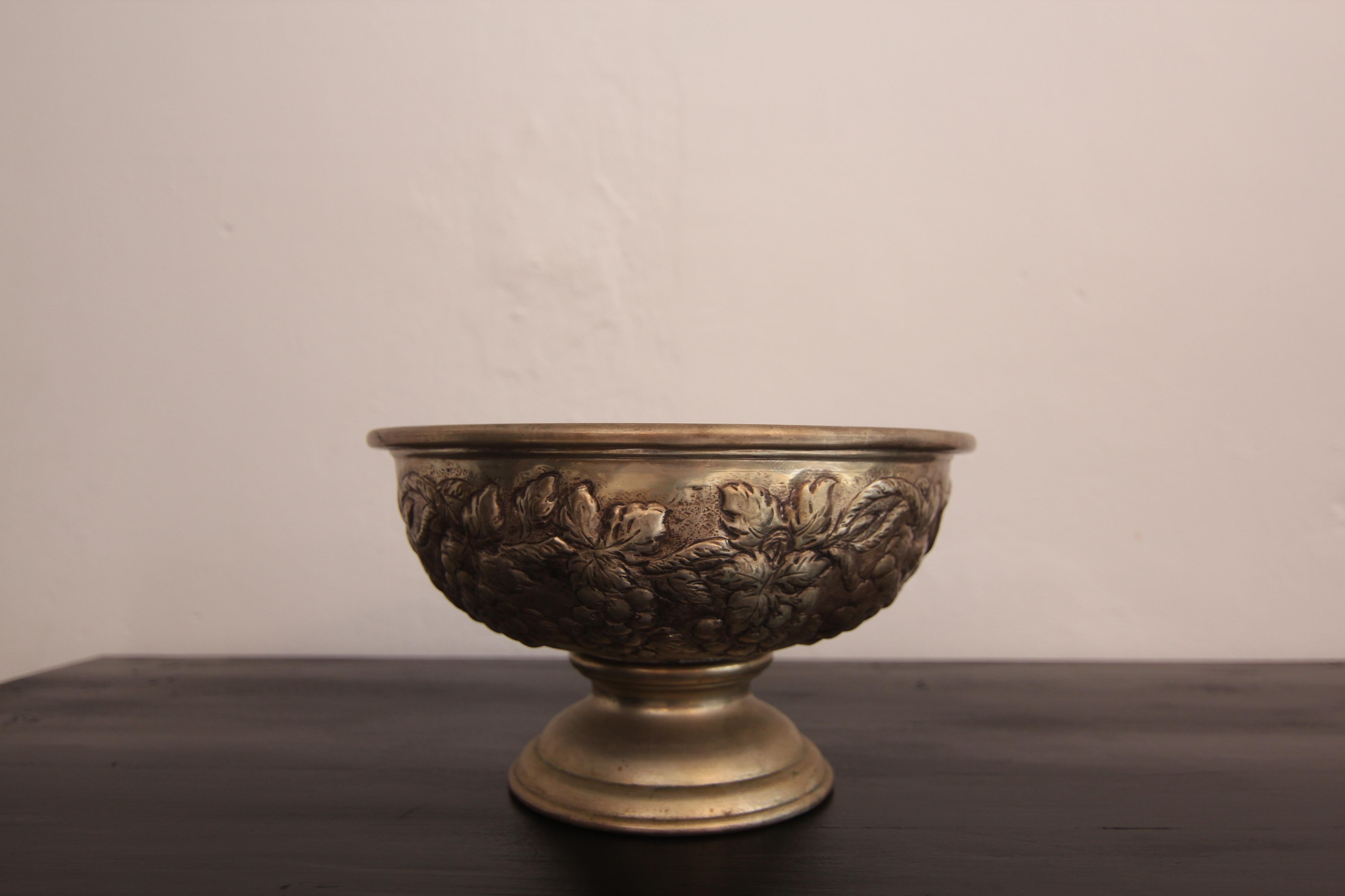 Frutero de latón plateado de principios del siglo XX en venta 9