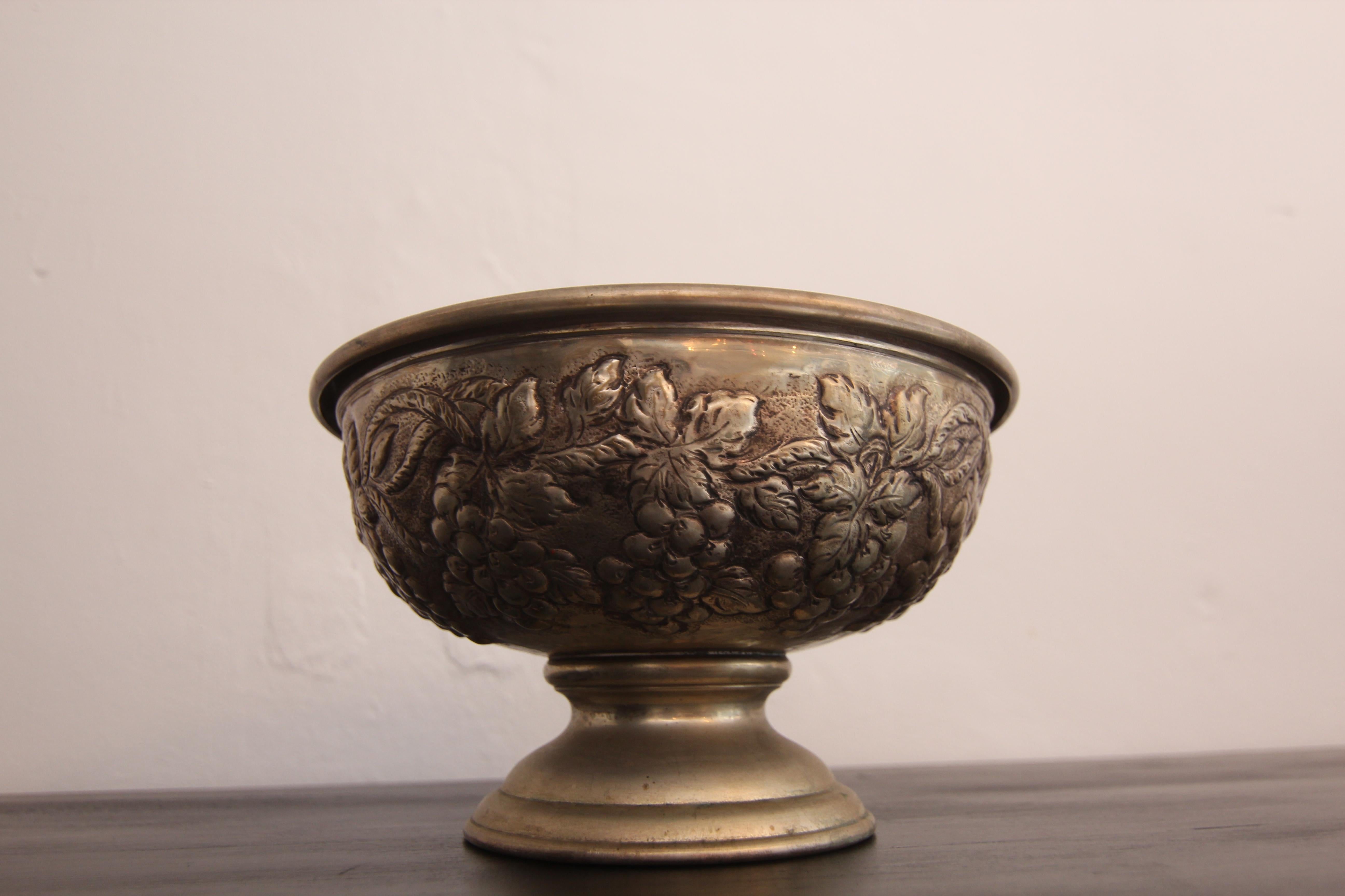 Frutero de latón plateado de principios del siglo XX en venta 10