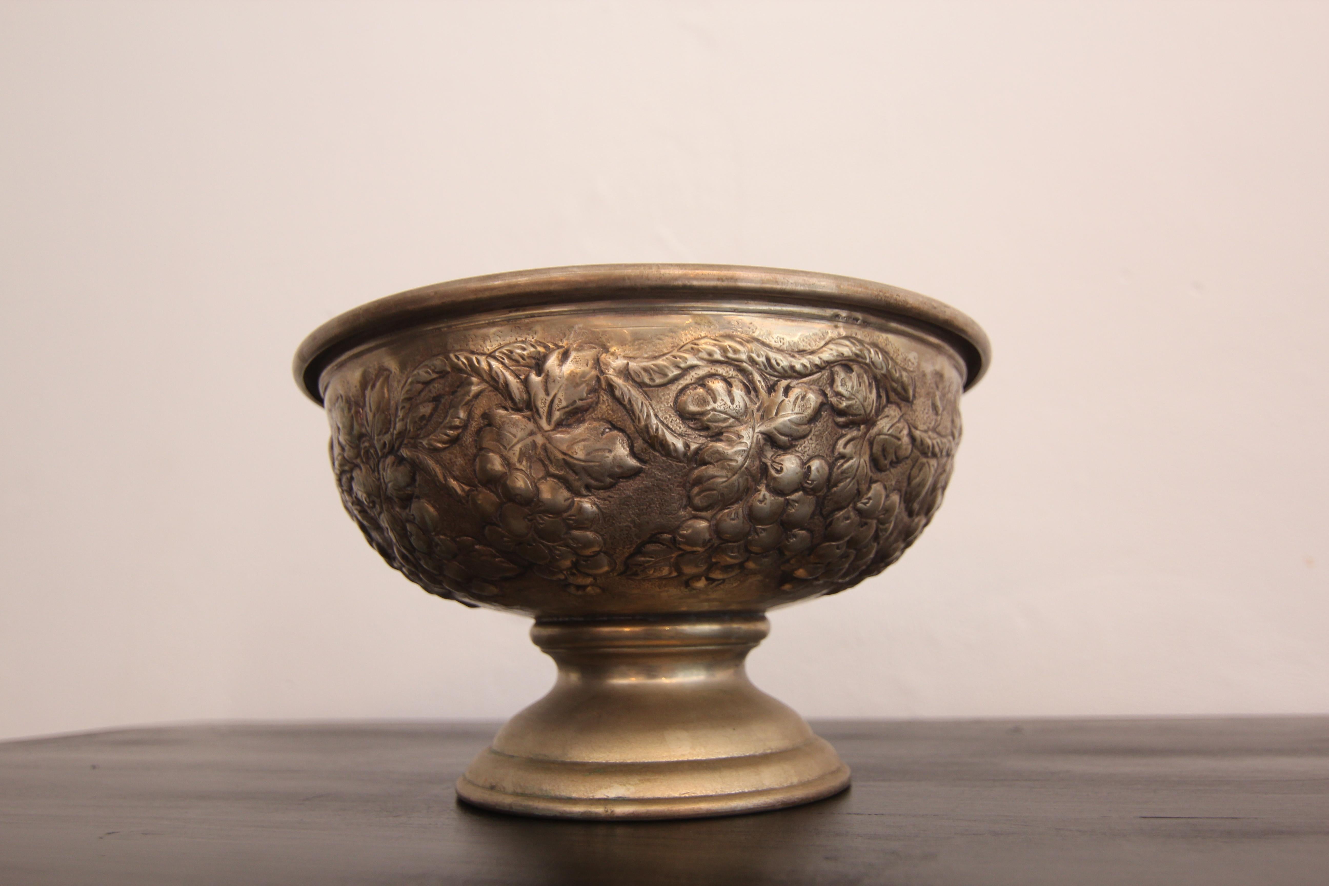 Frutero de latón plateado de principios del siglo XX en venta 11