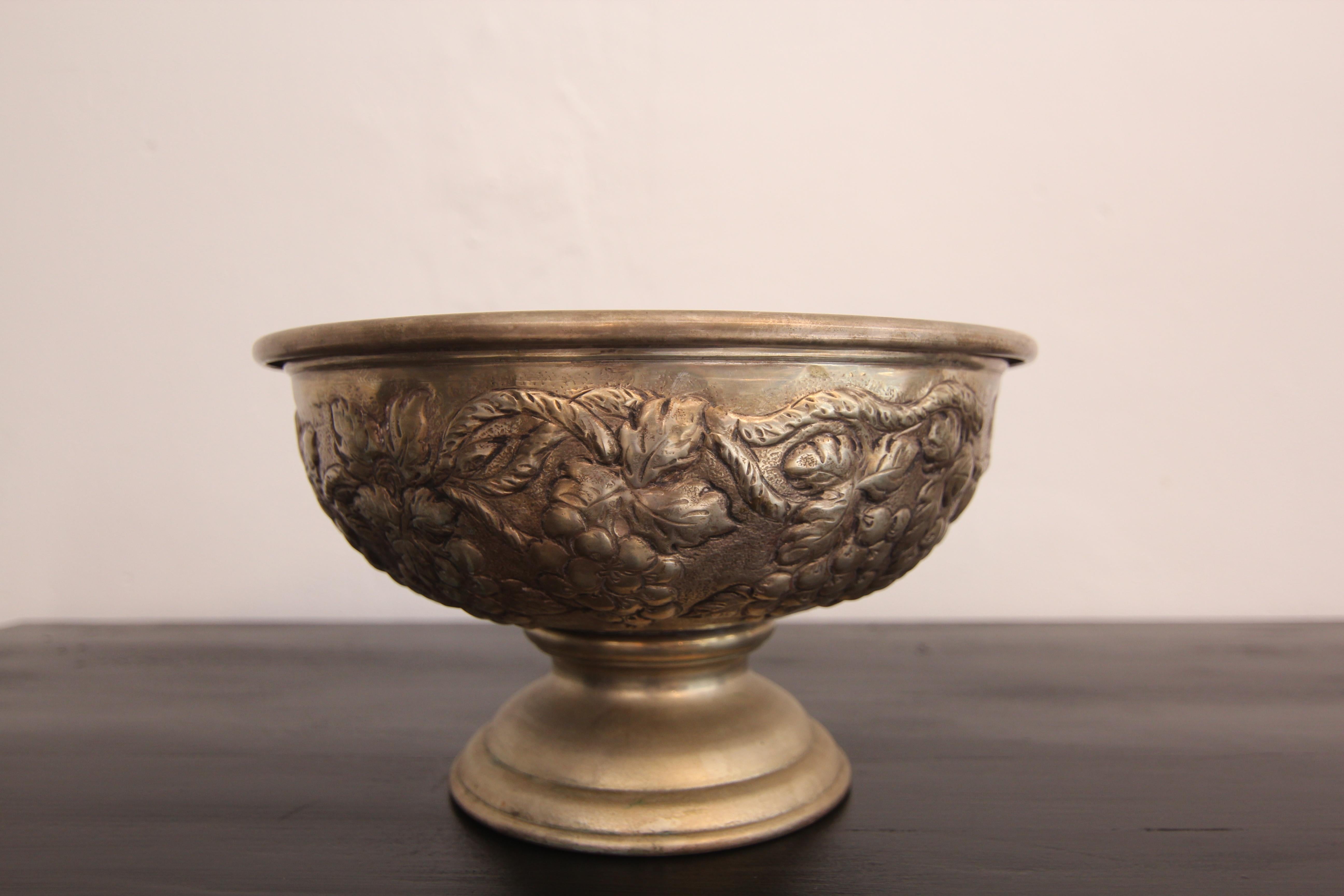 Frutero de latón plateado de principios del siglo XX en venta 12