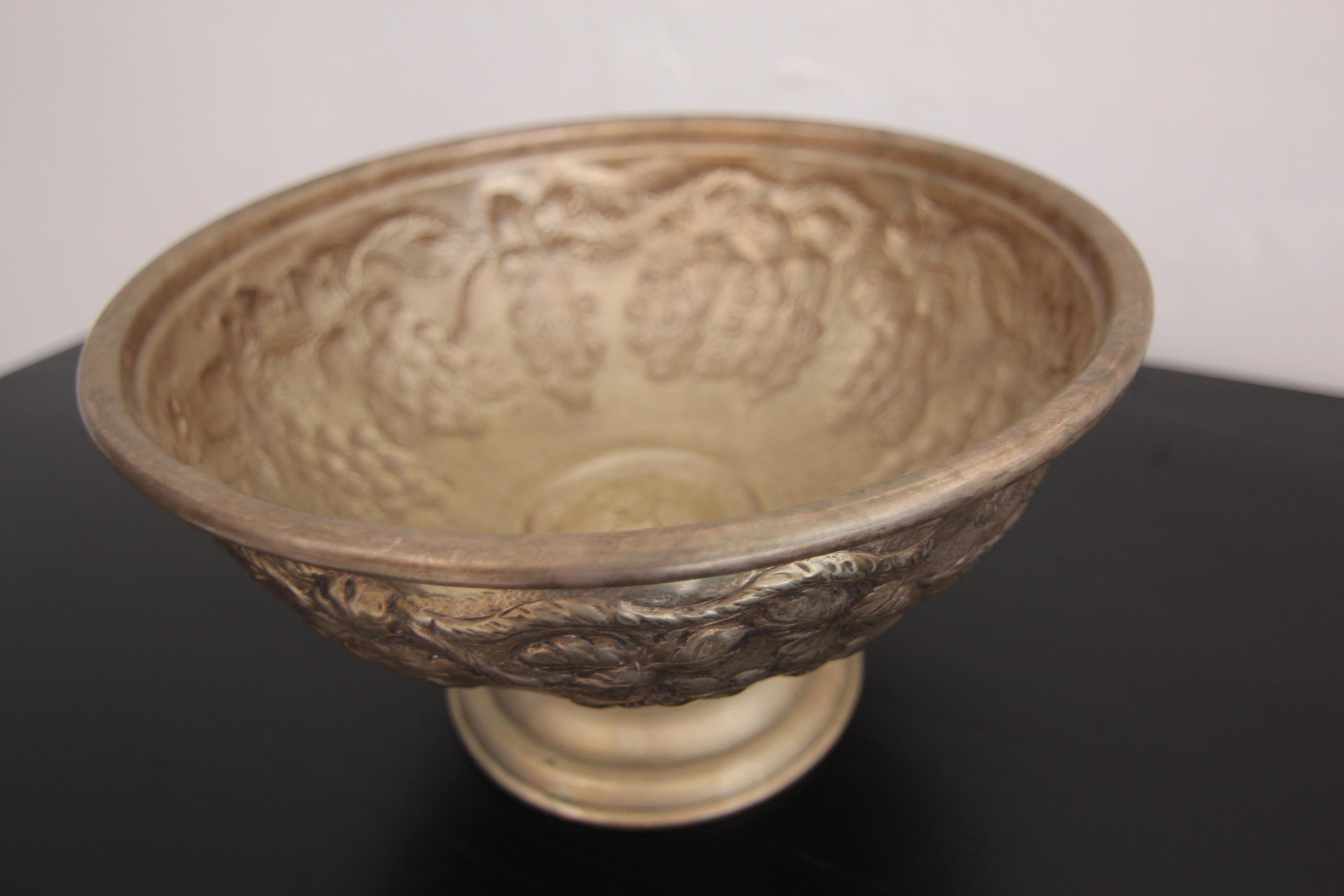 Frutero de latón plateado de principios del siglo XX en venta 13