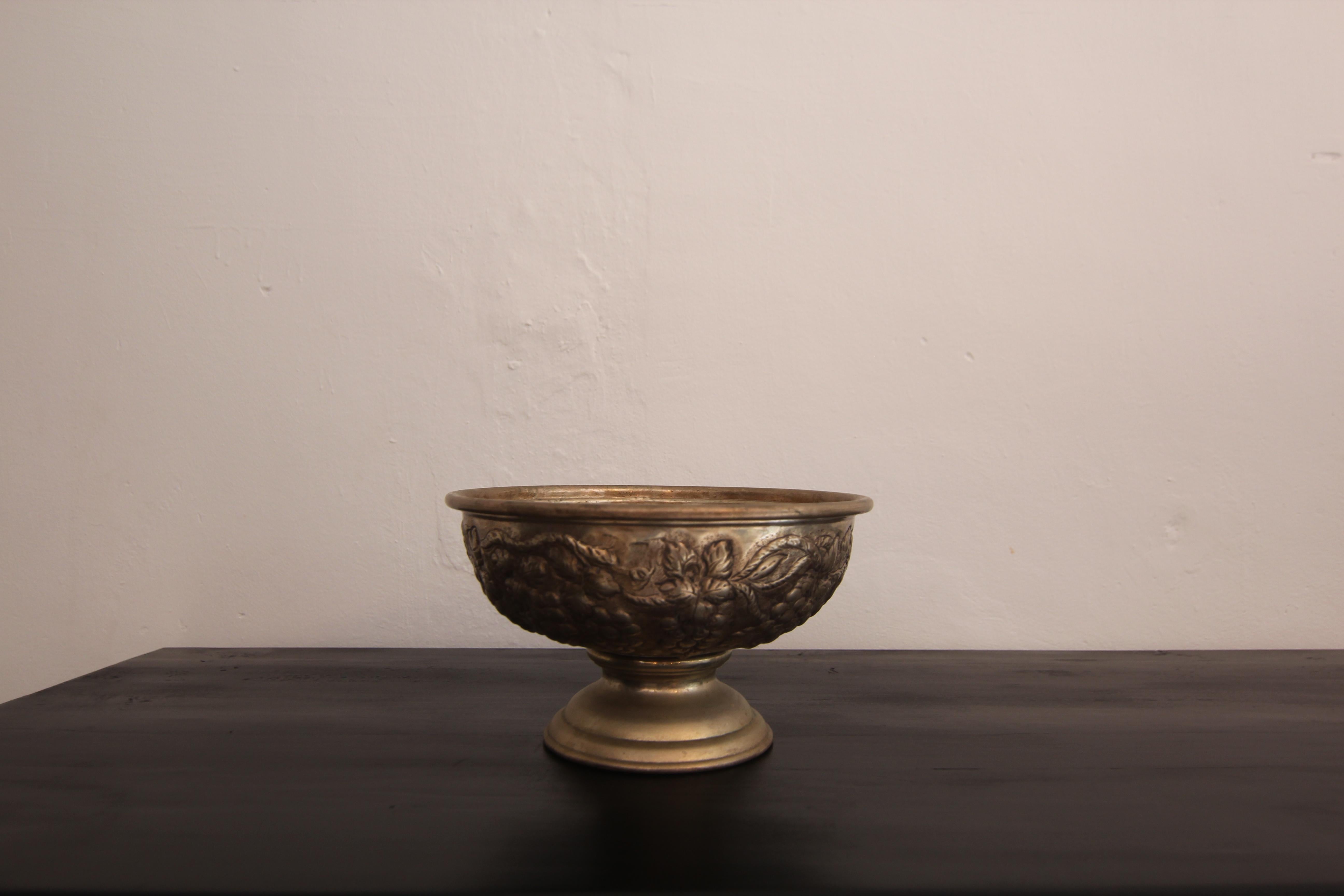 Frutero de latón plateado de principios del siglo XX Plateado en venta