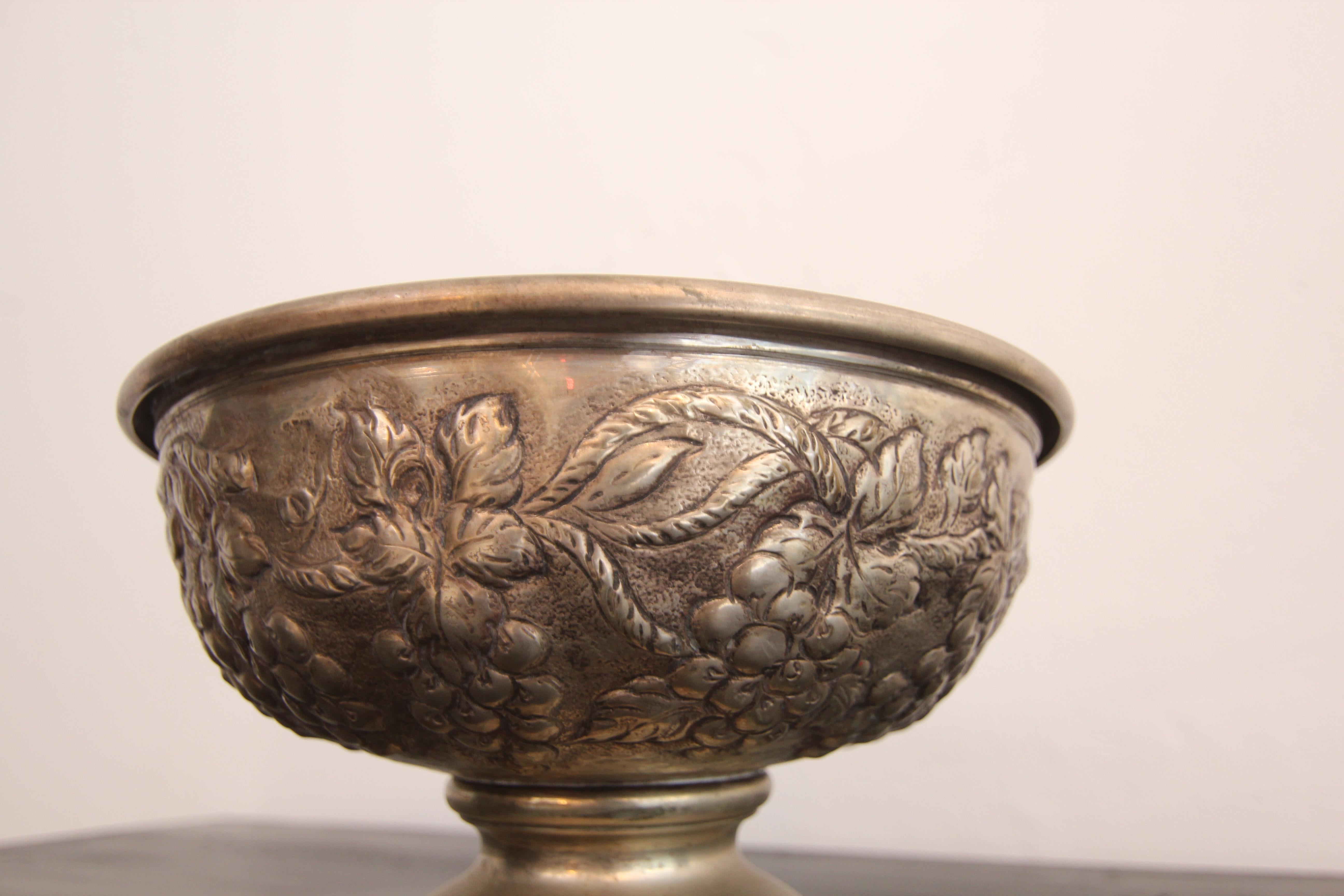 Frutero de latón plateado de principios del siglo XX en venta 2