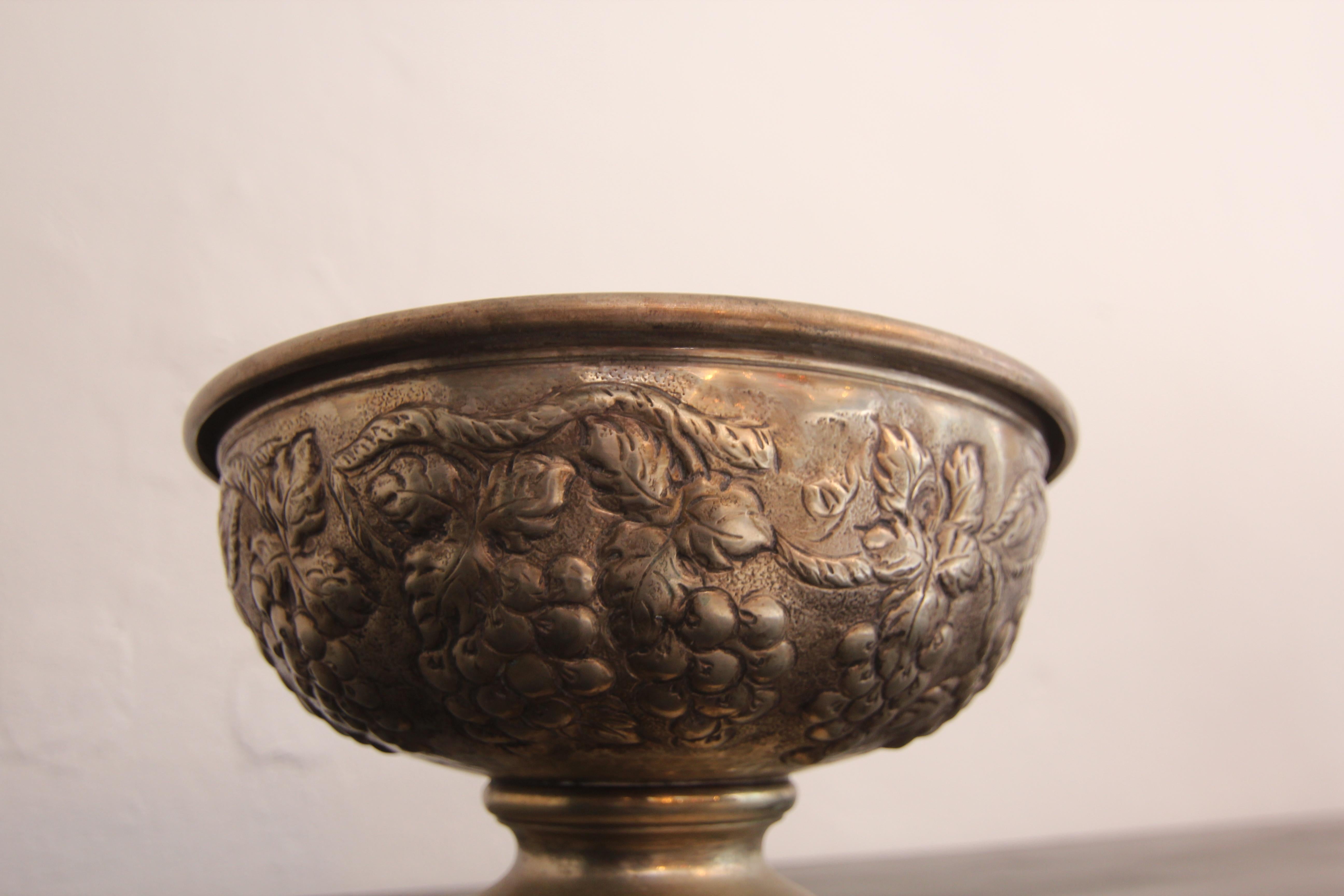 Frutero de latón plateado de principios del siglo XX en venta 3