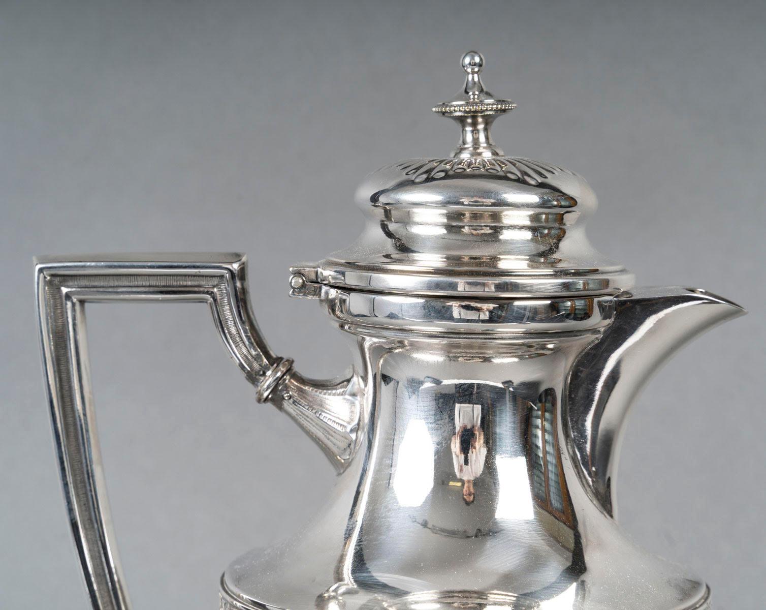 Early 20th Century Silver-Plated Decanter, Napoleon III Style. In Good Condition For Sale In Saint-Ouen, FR
