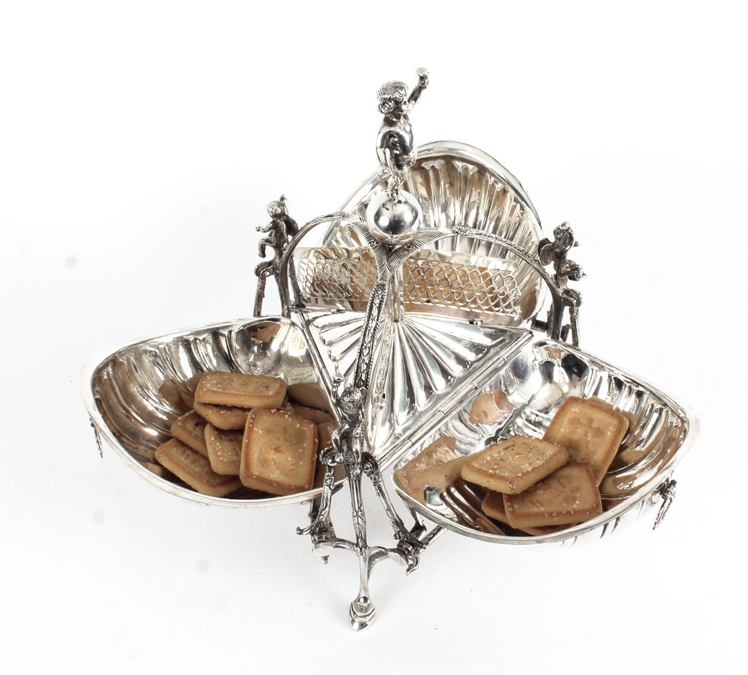 Early 20th Century Silver Plated Triple Shell Shaped Sweets Biscuit Box In Good Condition In London, GB