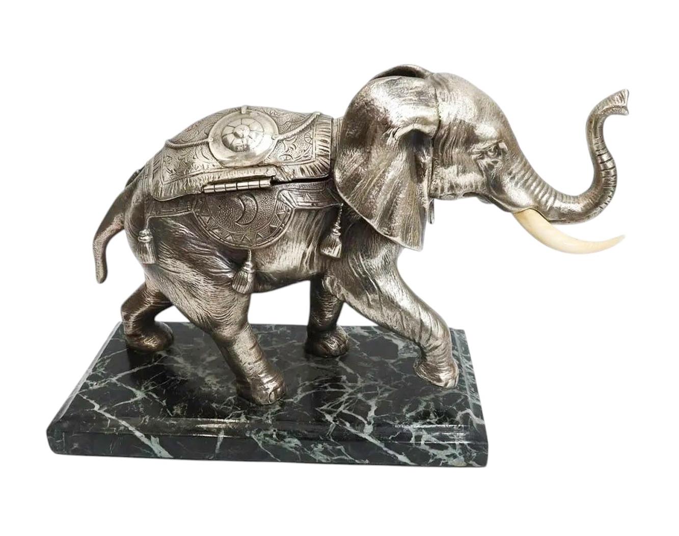 Tintero de bronce plateado de principios del siglo XX con forma de elefante enjaezado Francés en venta