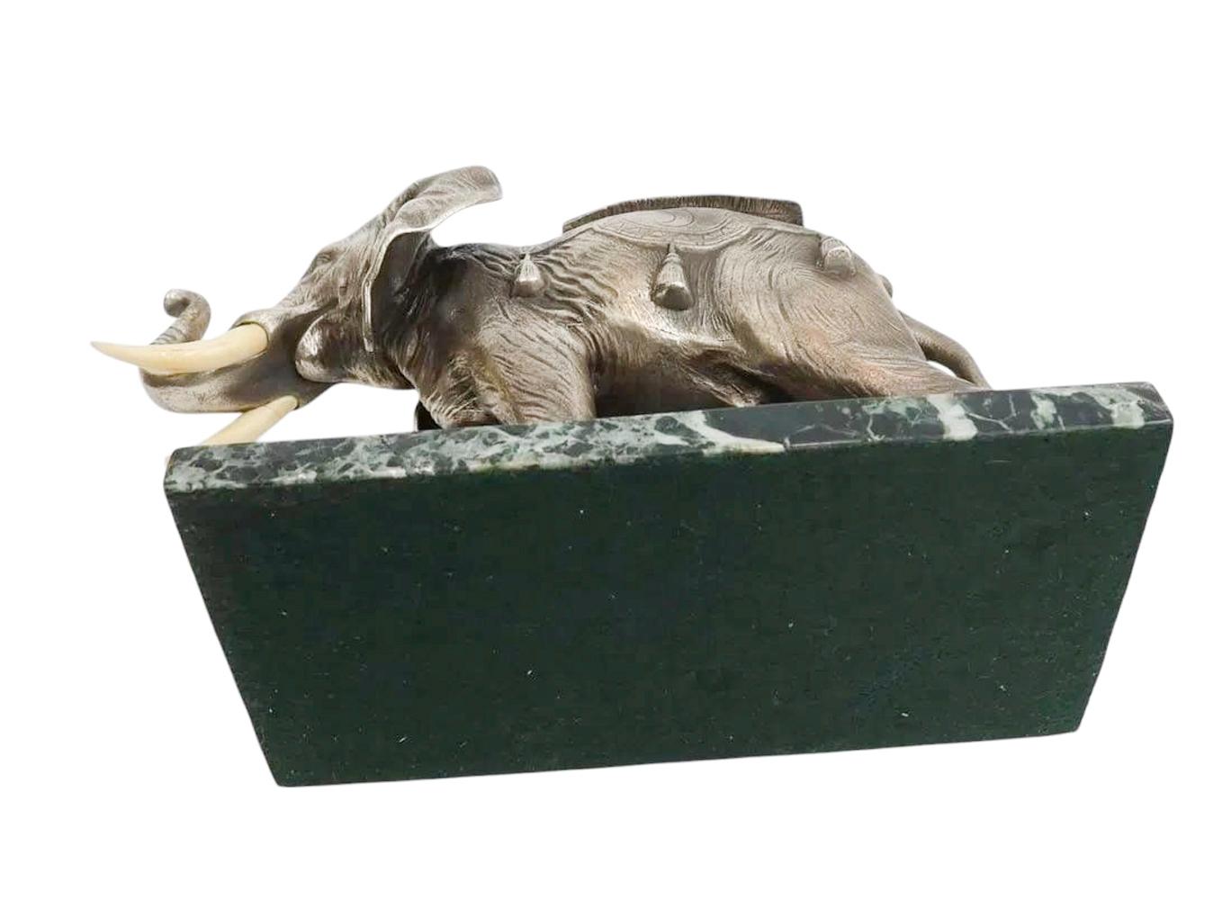 Tintero de bronce plateado de principios del siglo XX con forma de elefante enjaezado en venta 1