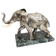 Tintero de bronce plateado de principios del siglo XX con forma de elefante enjaezado