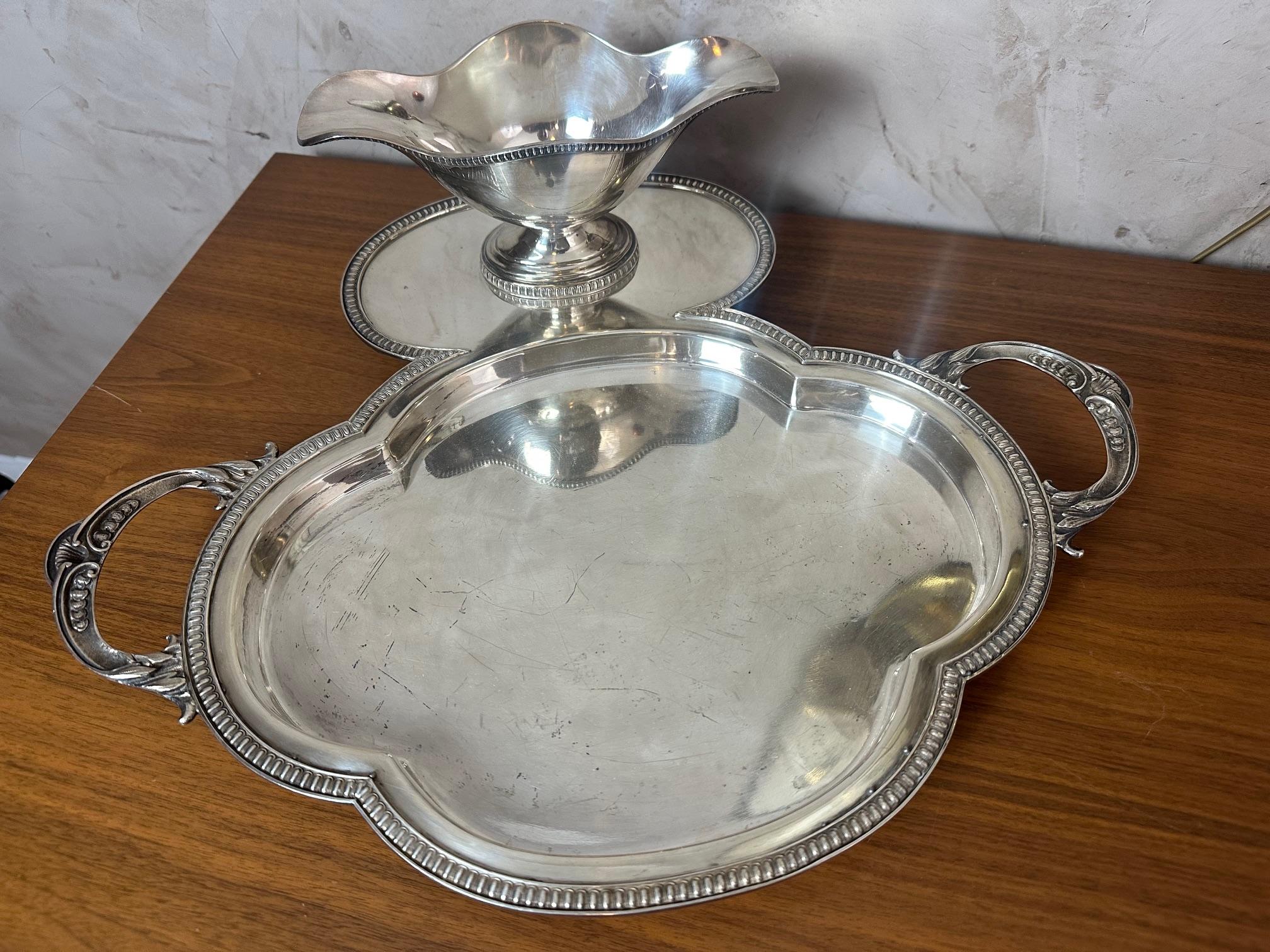 Francese Piatto da portata in argenteria dei primi del Novecento con vaschetta per le Sauce, 1900 in vendita