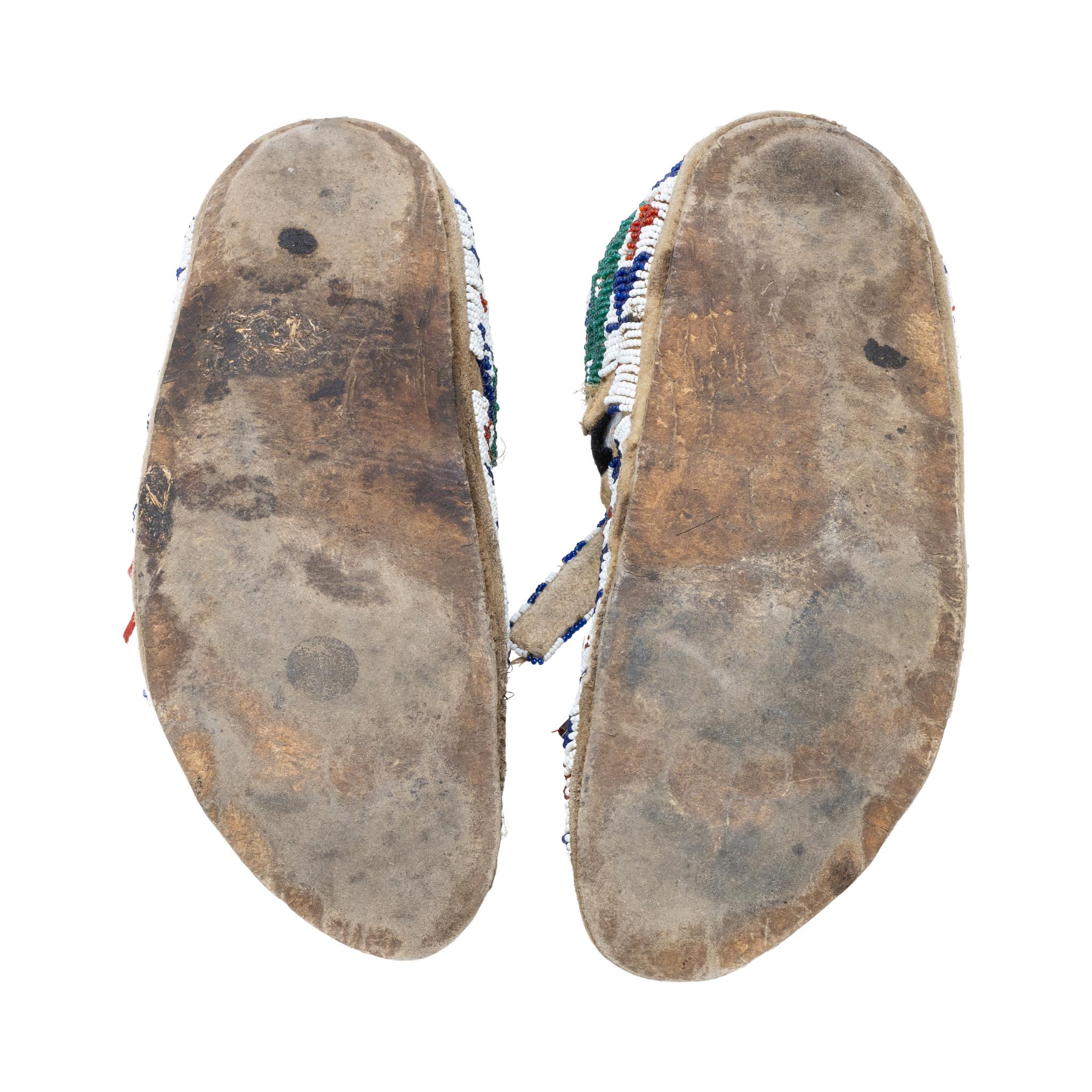 Native American Early 20th Century Sioux Beaded Moccasins For Sale