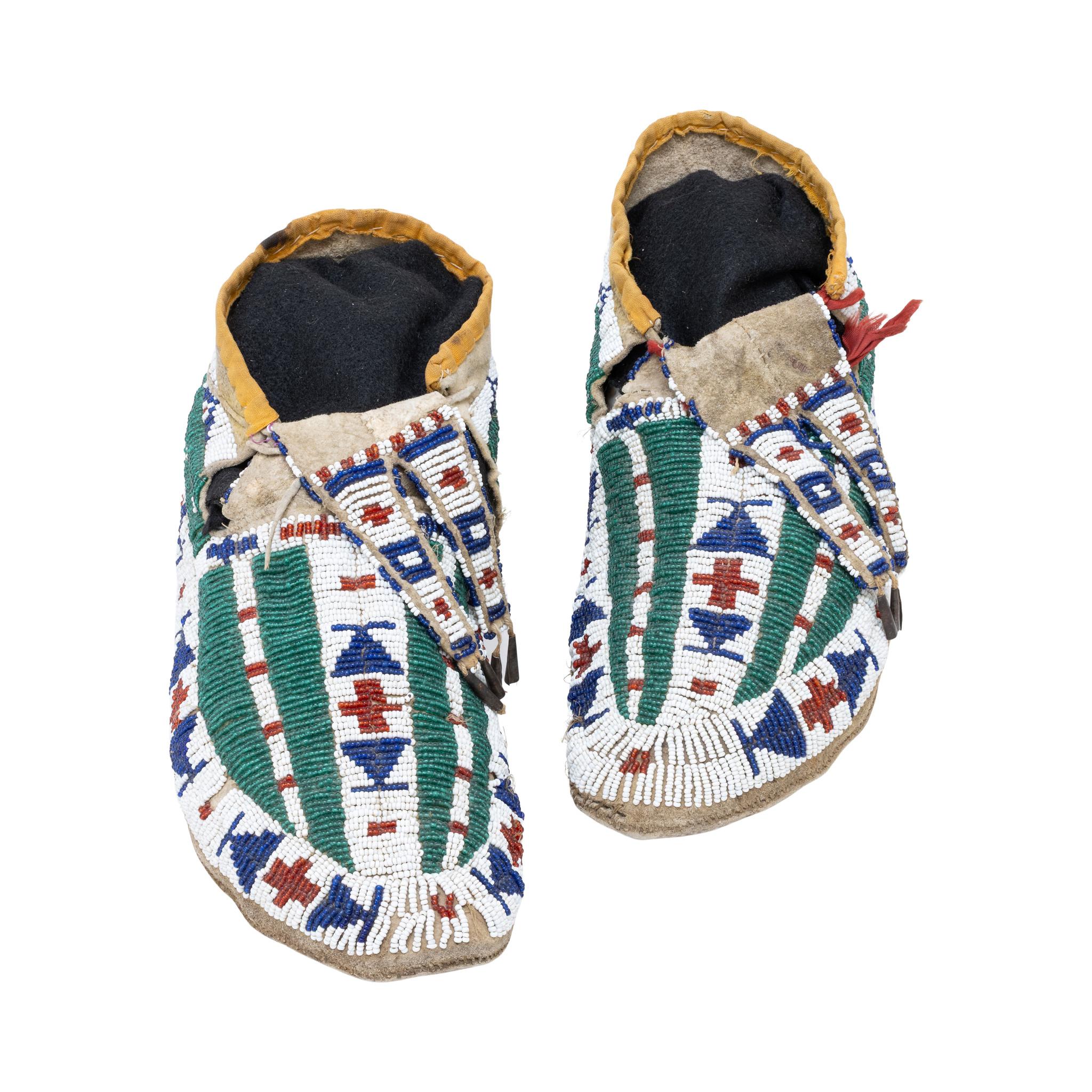 American Early 20th Century Sioux Beaded Moccasins For Sale