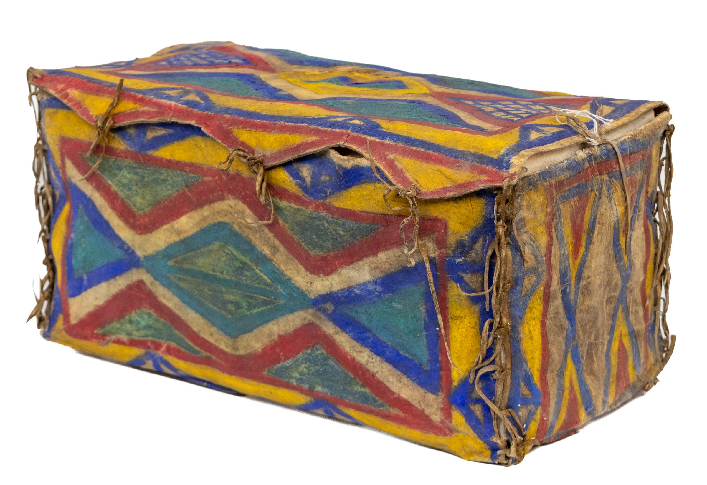 Early 20th Century Sioux Parfleche Box, Hand-Painted Hide with Geometric Designs In Good Condition For Sale In Denver, CO