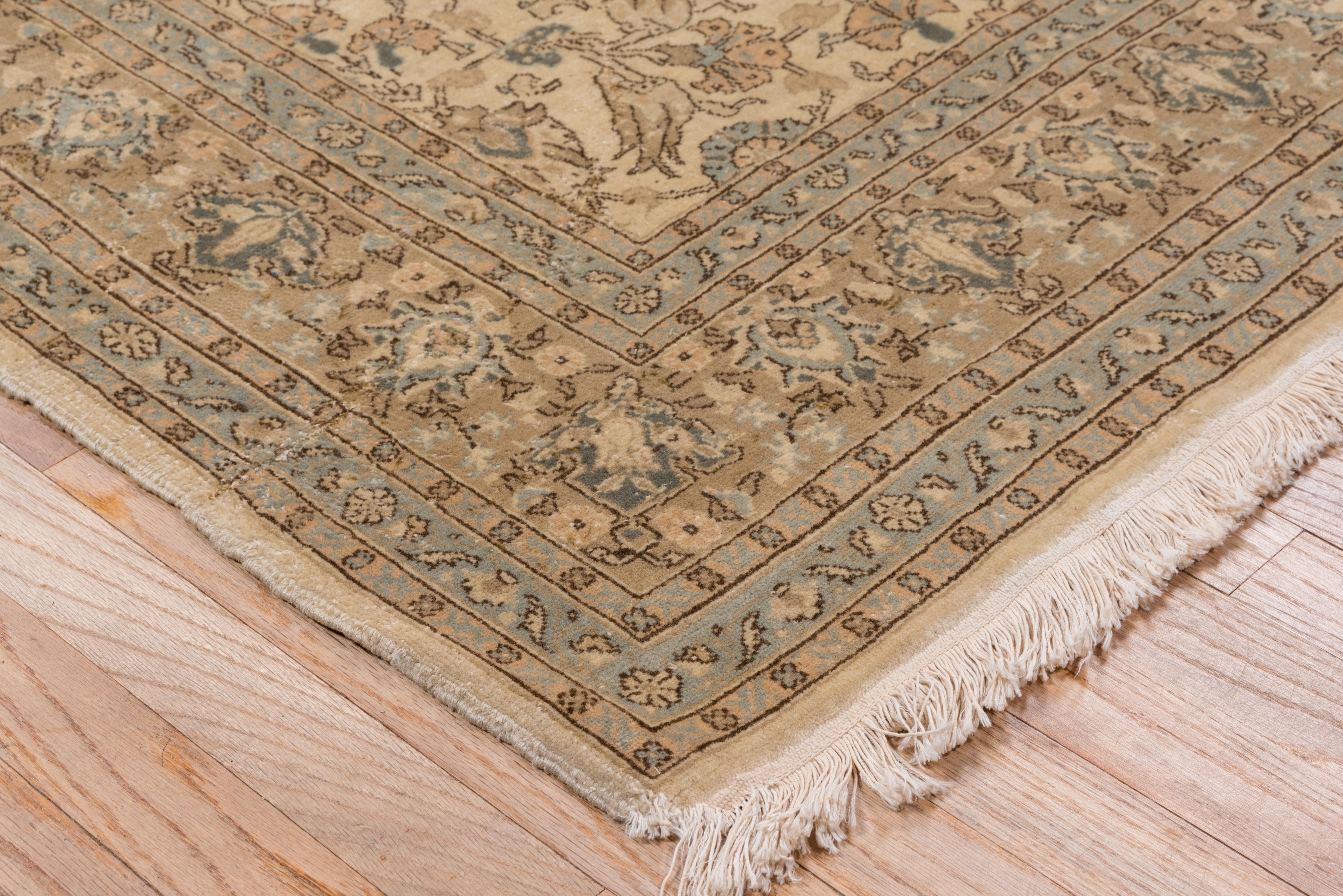 Early 20th Century Sivas Carpet In Good Condition For Sale In New York, NY