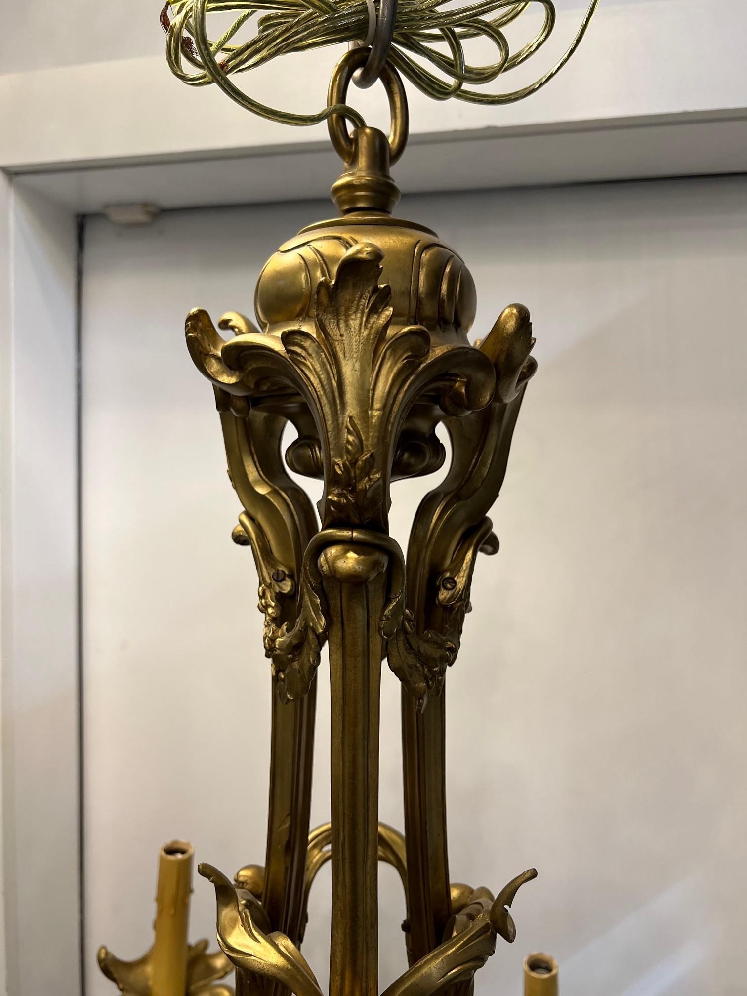 Français Lustre de style Louis XV en bronze rococo français à six bras de lumière, fin du 19e siècle en vente
