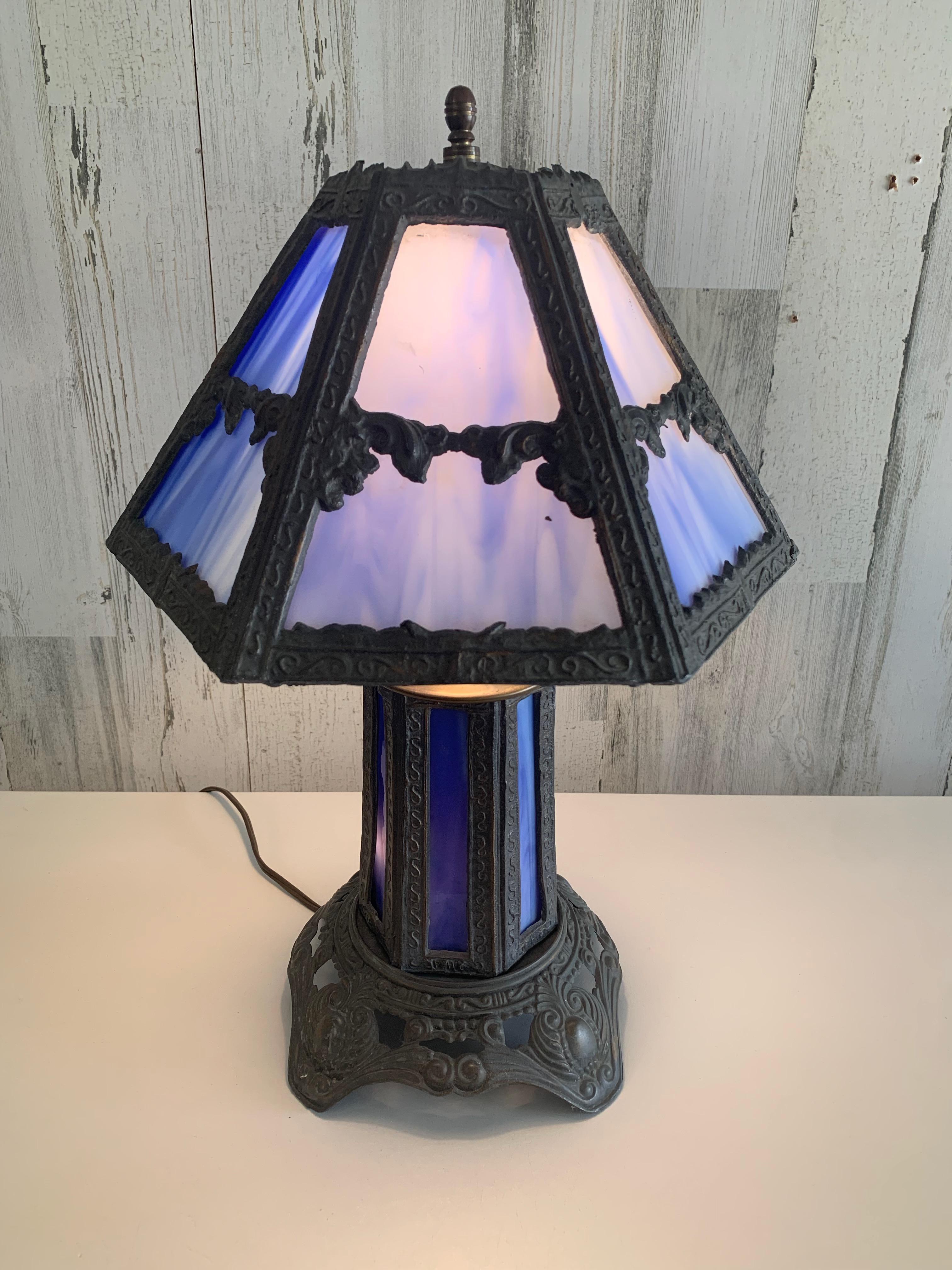 Tischlampe aus Schlackenglas aus dem frühen 20. Jahrhundert im Zustand „Gut“ im Angebot in Denton, TX