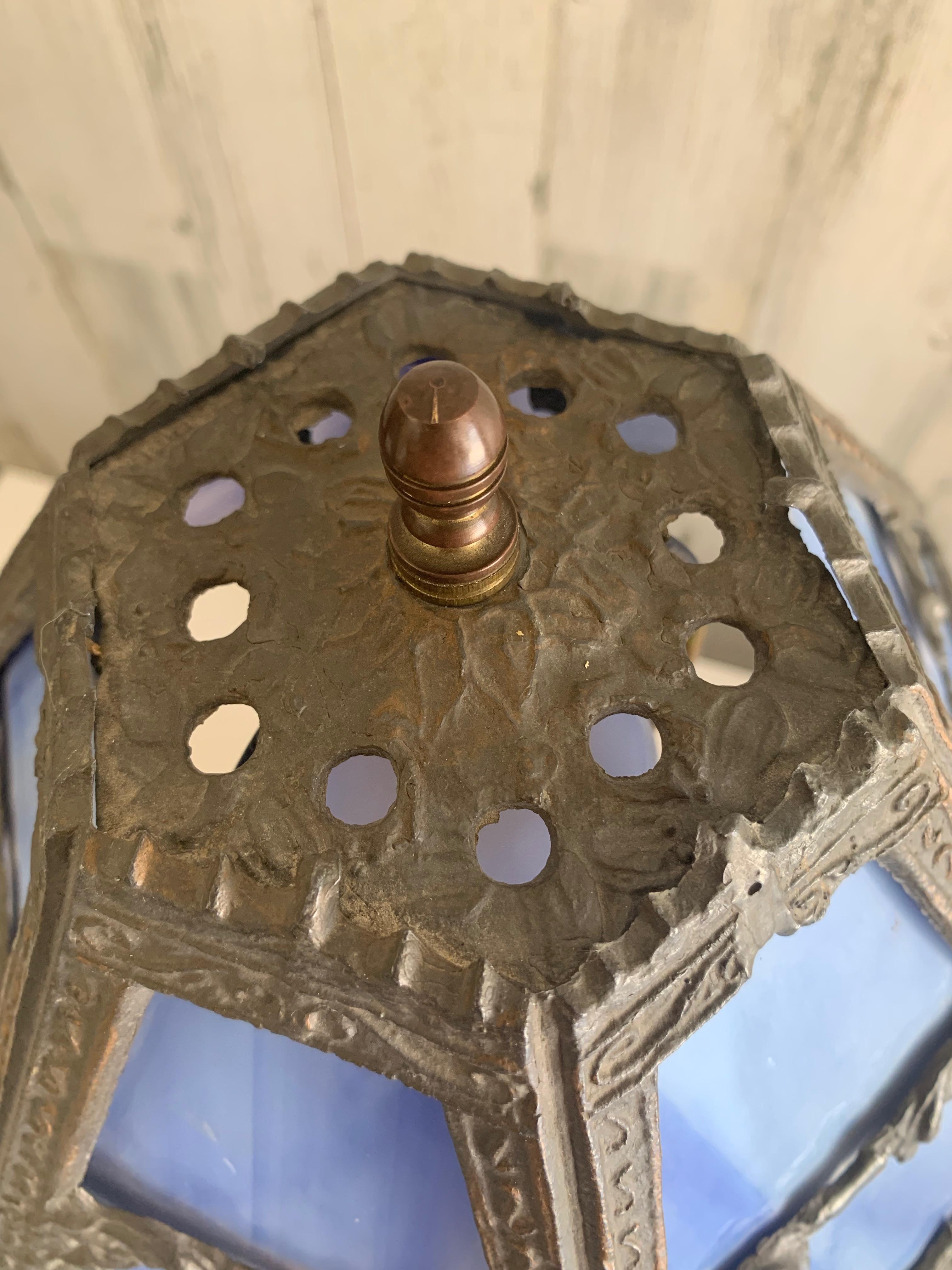Tischlampe aus Schlackenglas aus dem frühen 20. Jahrhundert (Metall) im Angebot