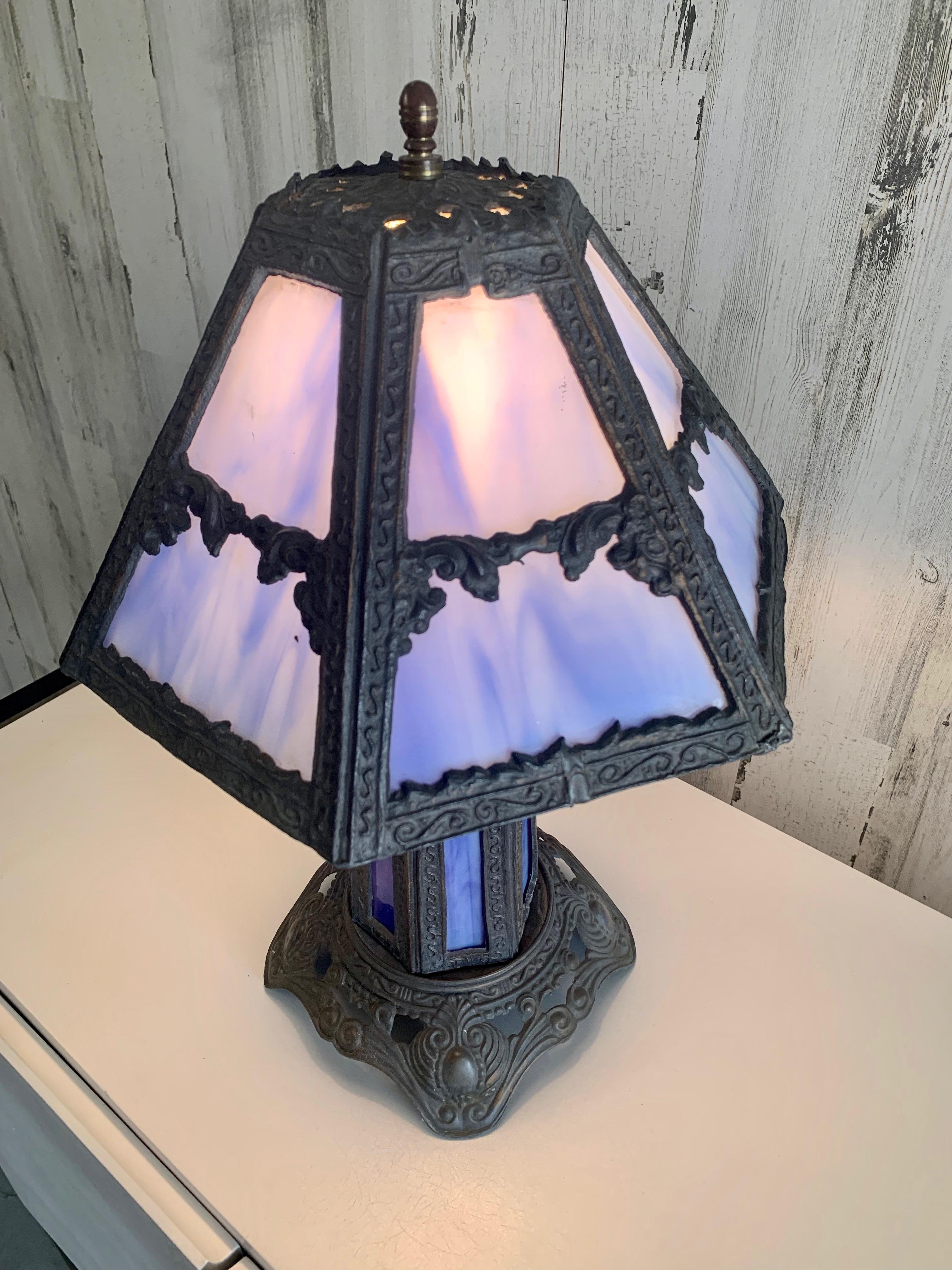 Tischlampe aus Schlackenglas aus dem frühen 20. Jahrhundert im Angebot 1