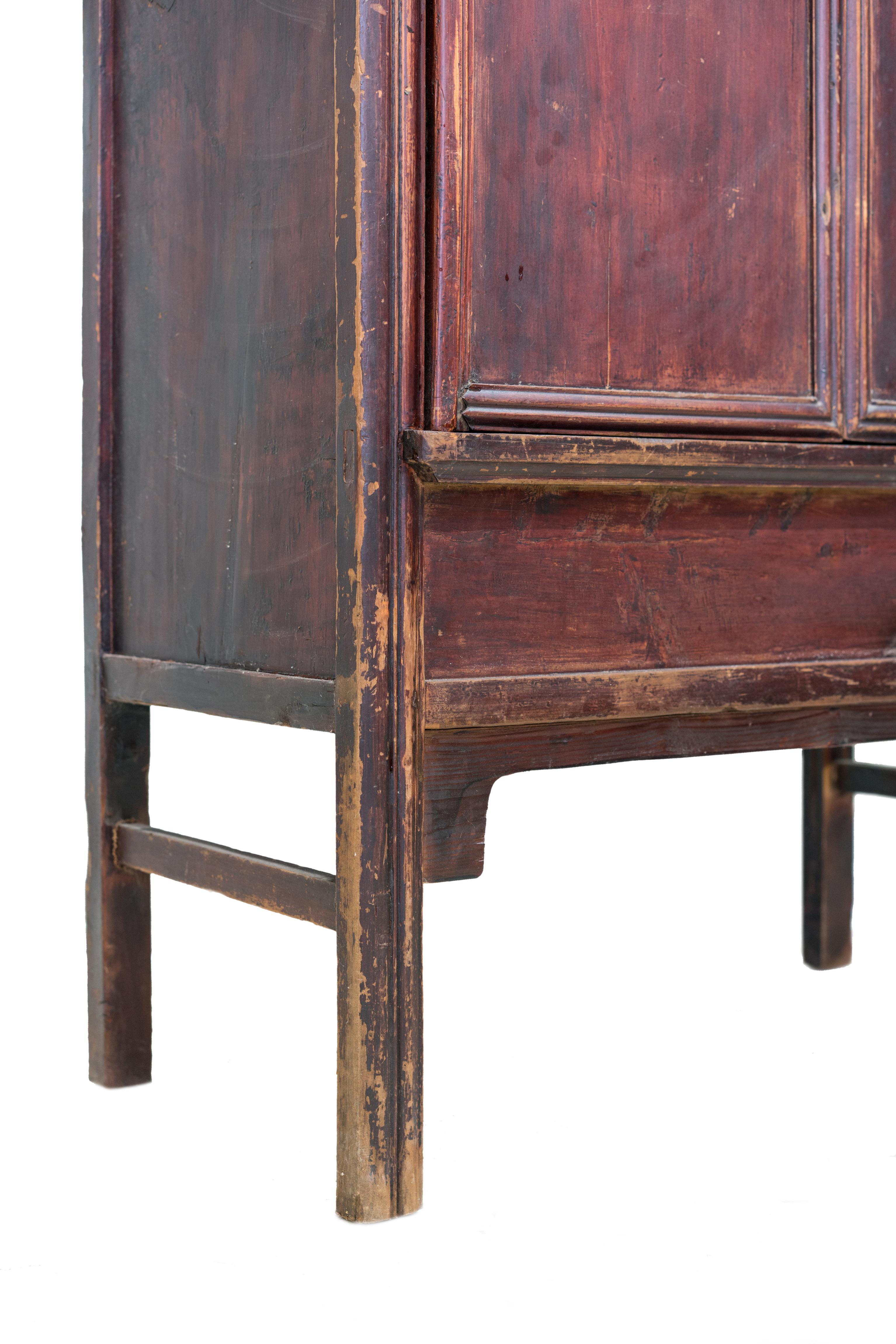 Sloping-Stile-Schrank mit Holzflügeln aus dem frühen 20. Jahrhundert (Chinesisch) im Angebot