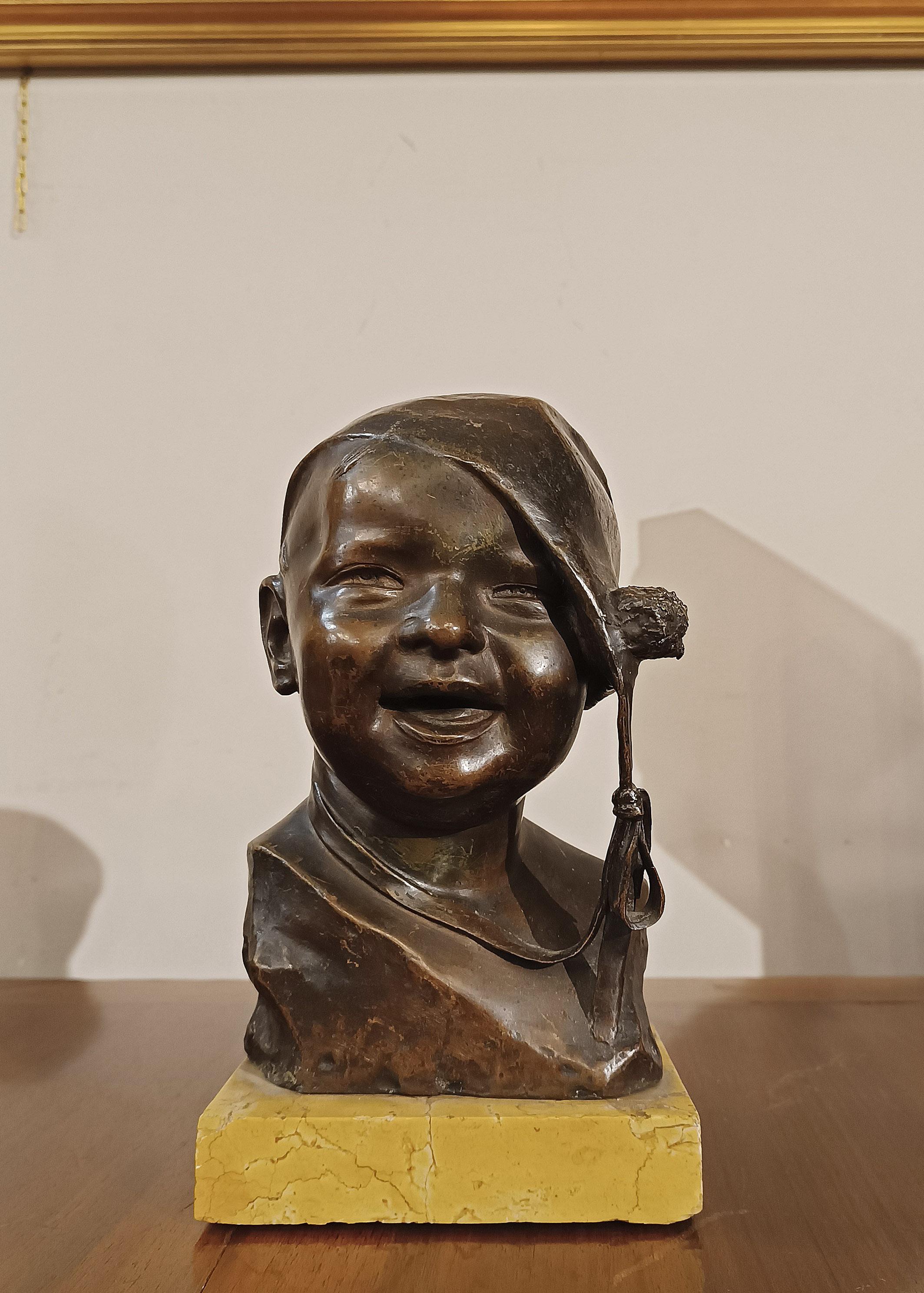 EARLY 20th CENTURY SMALL BRONZE CHILD WITH CAP BY P. PIRAINO in vendita 4