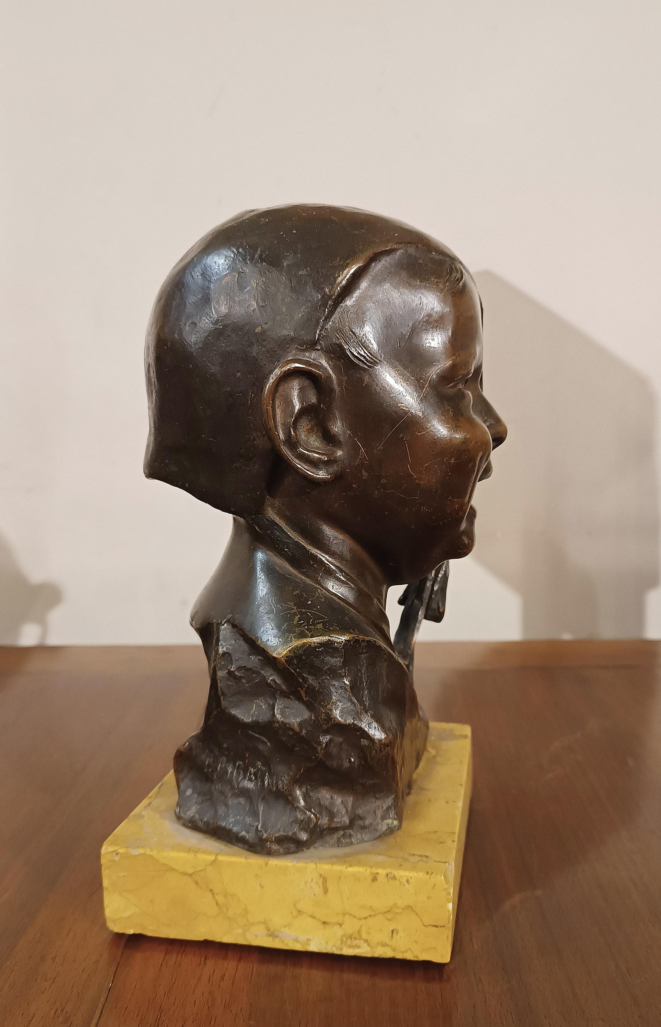 Fatto a mano EARLY 20th CENTURY SMALL BRONZE CHILD WITH CAP BY P. PIRAINO in vendita