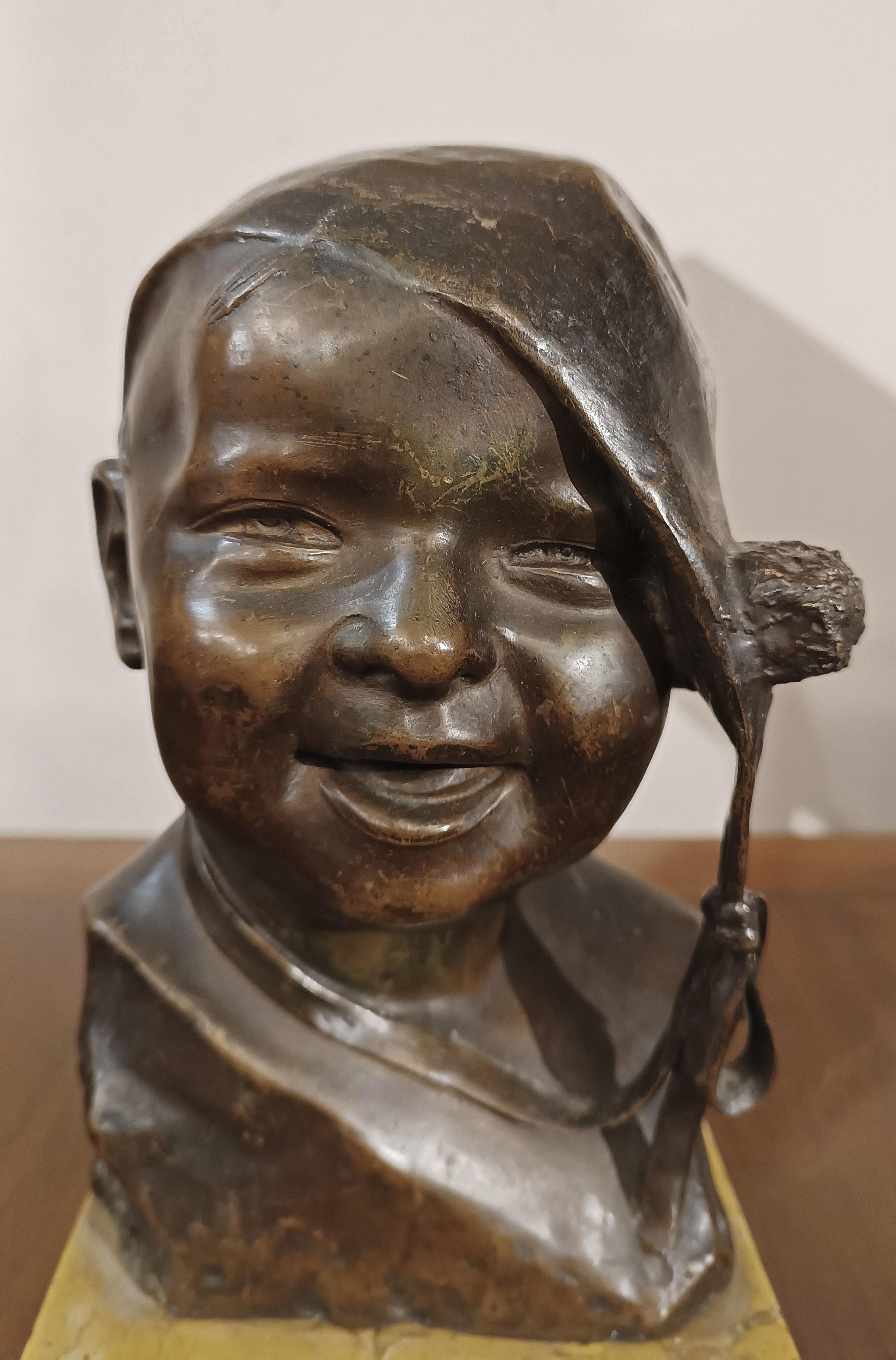 EARLY 20th CENTURY SMALL BRONZE CHILD WITH CAP BY P. PIRAINO In condizioni buone in vendita a Firenze, FI