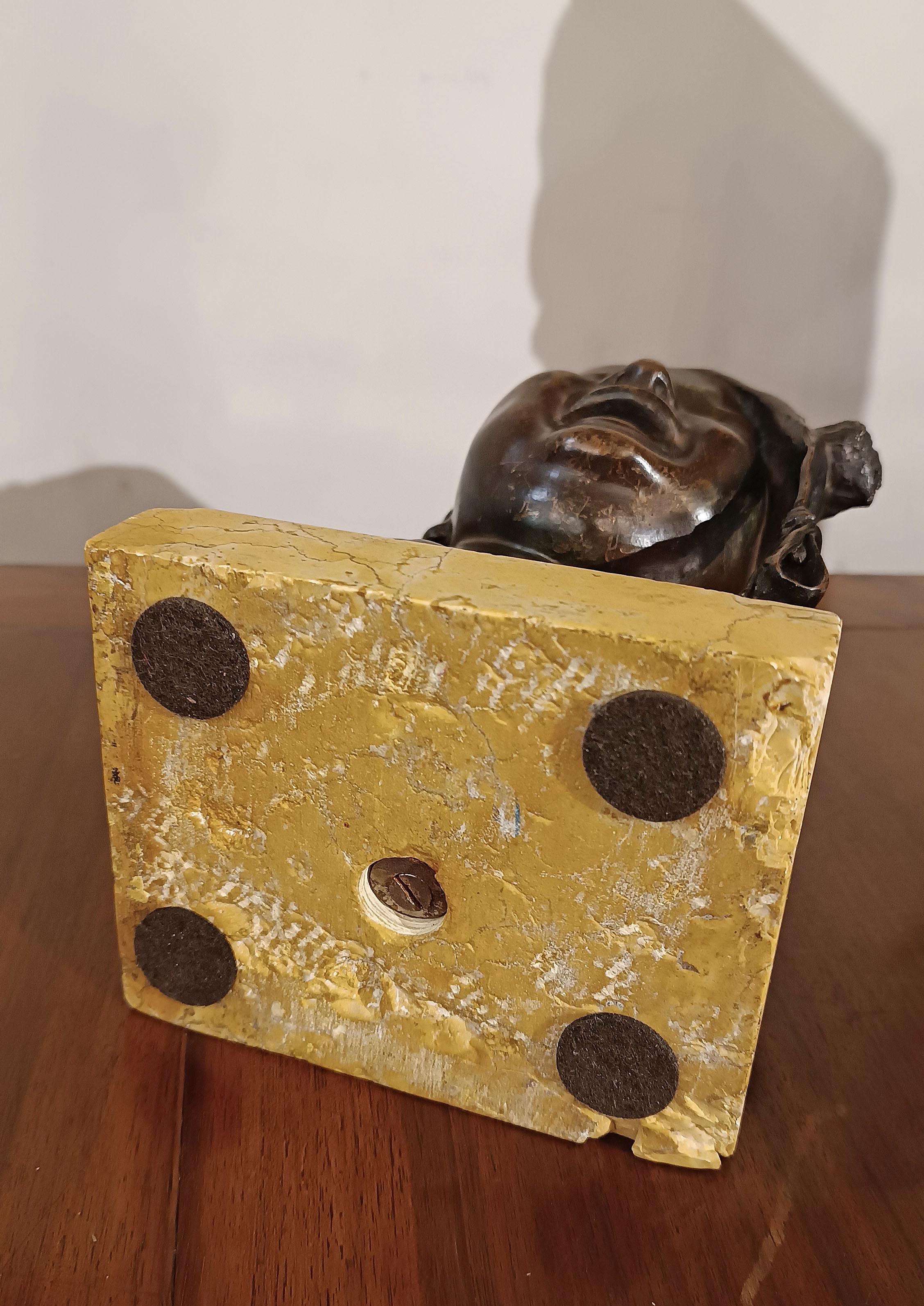 EARLY 20th CENTURY SMALL BRONZE CHILD WITH CAP BY P. PIRAINO in vendita 2
