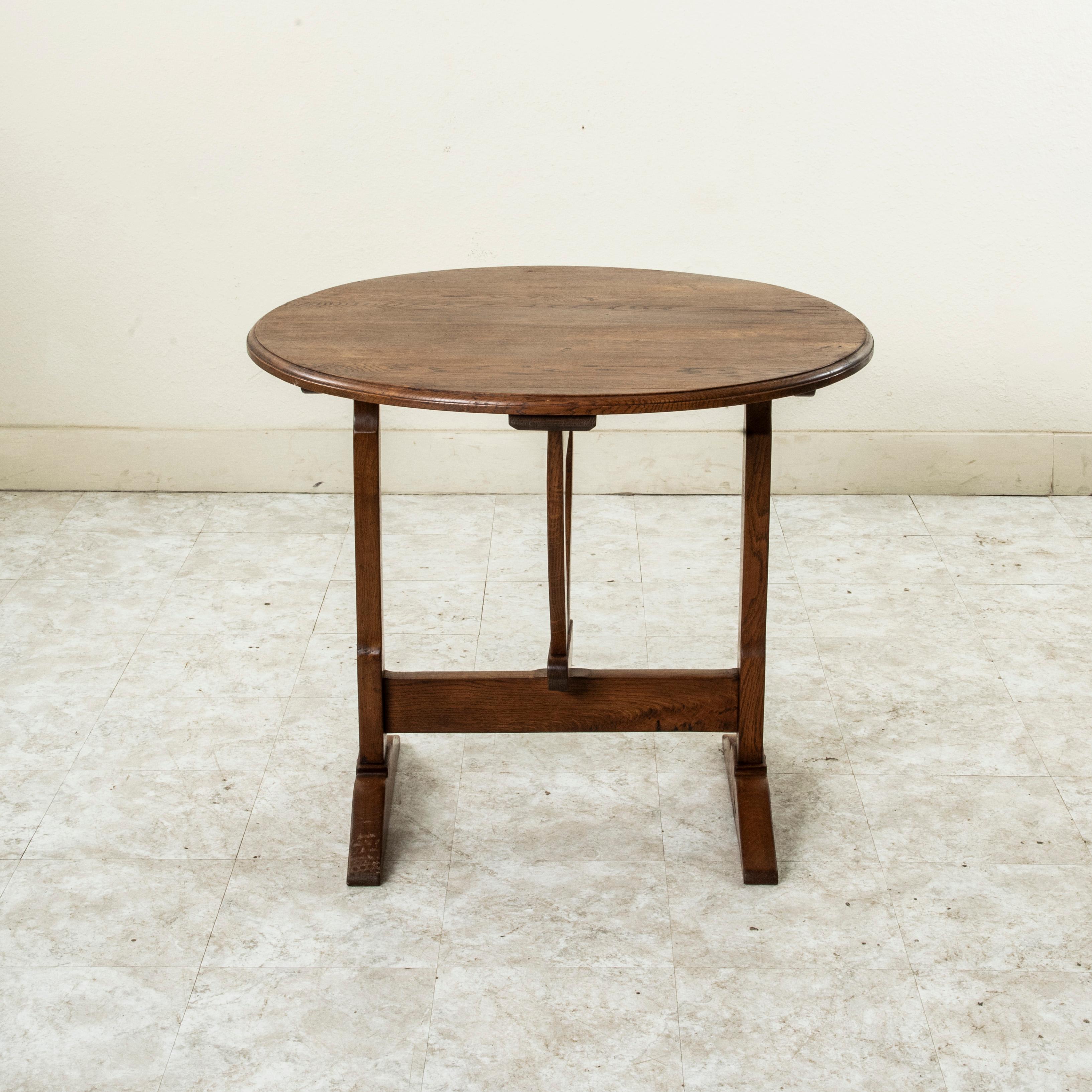 Early 20th Century Small French Oak Tilt Top Vineyard Table, Wine Tasting Table In Good Condition In Fayetteville, AR