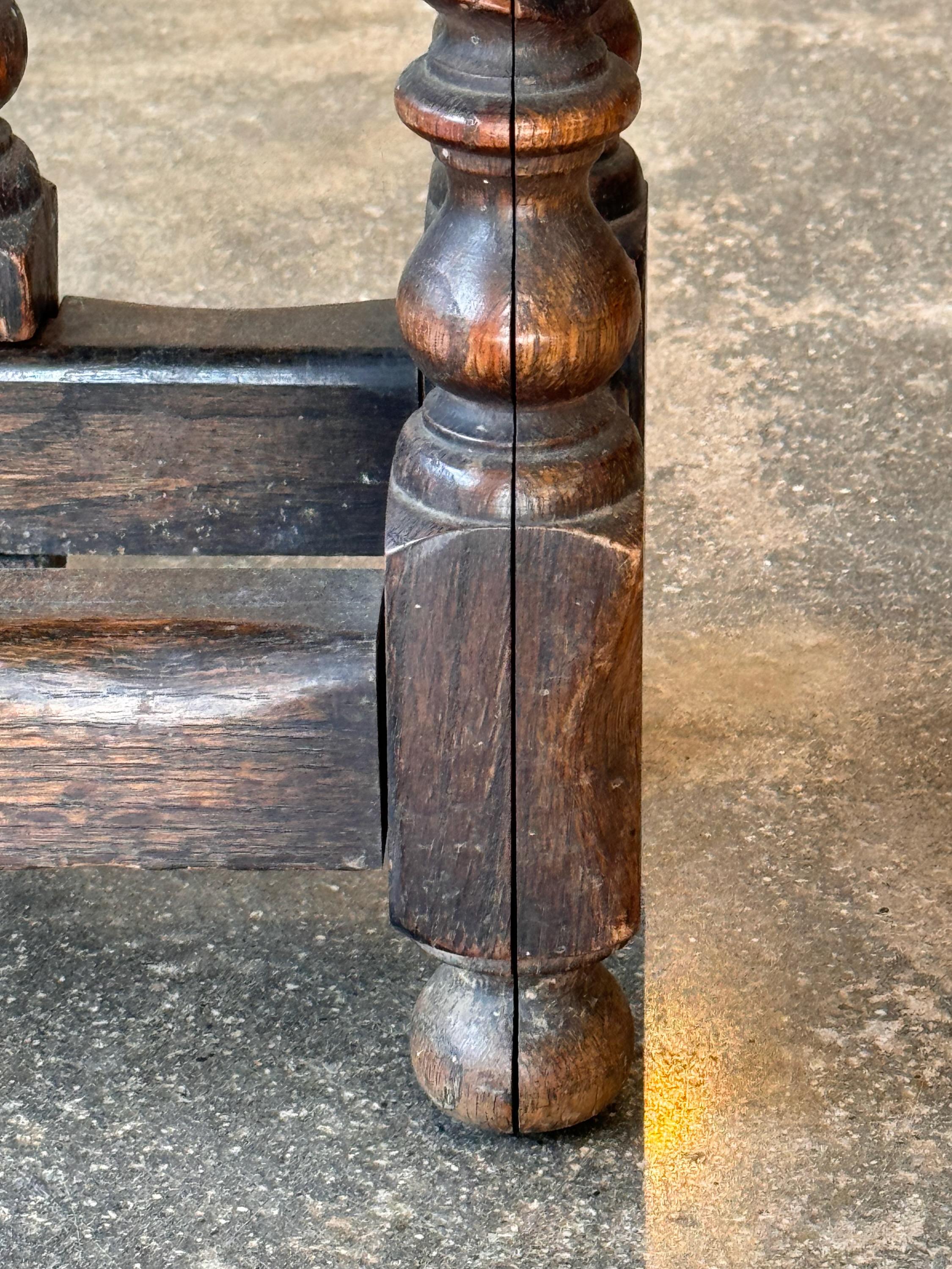 Early 20th Century Small Oak Gate Leg Table 5