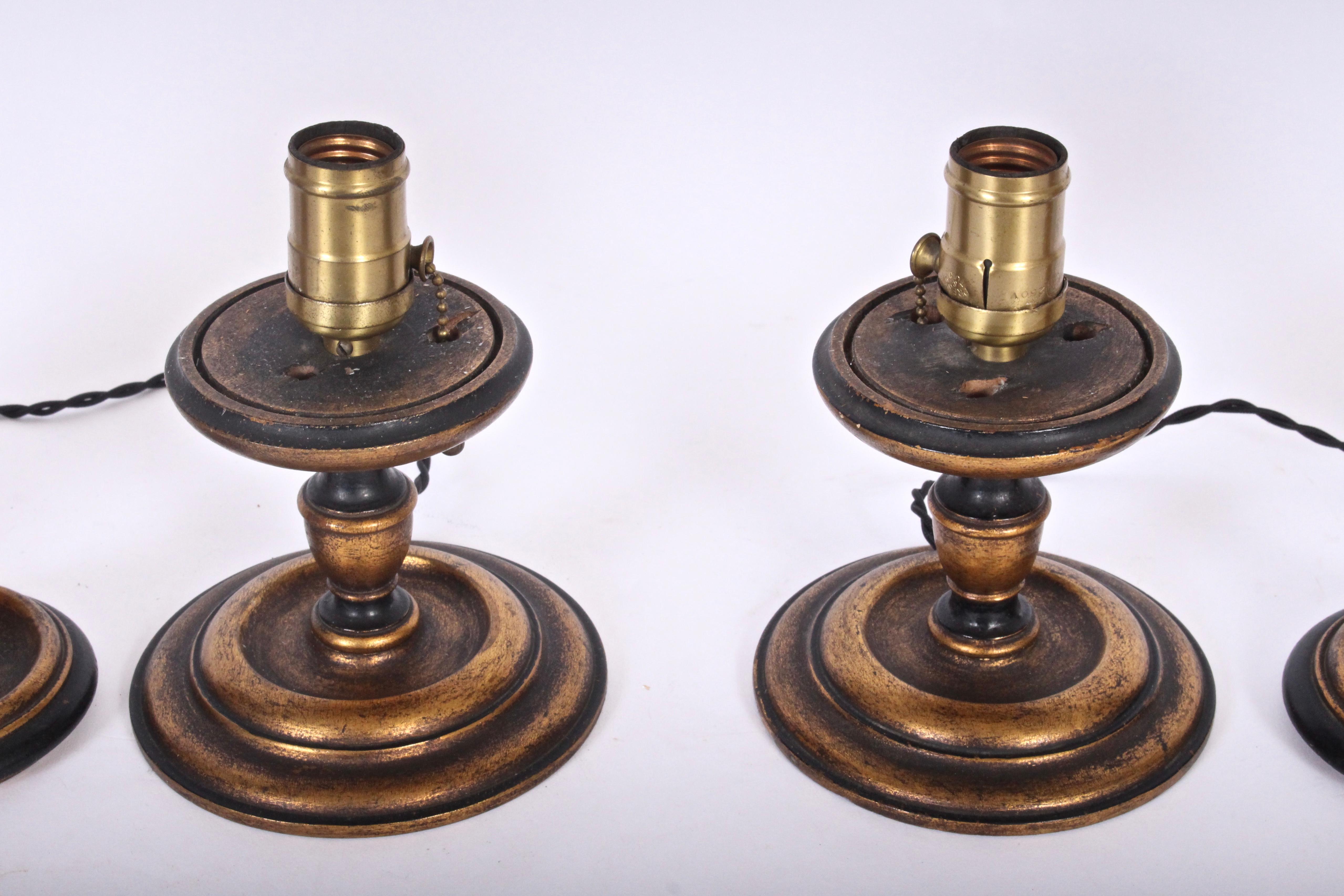 American Early 20th Century Smaller Pair of Gilded Crimson Mica Shade Table Lamps For Sale