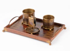 Bandeja para juego de fumar de principios del siglo XX con incrustaciones de latón de Erhard & Sohne