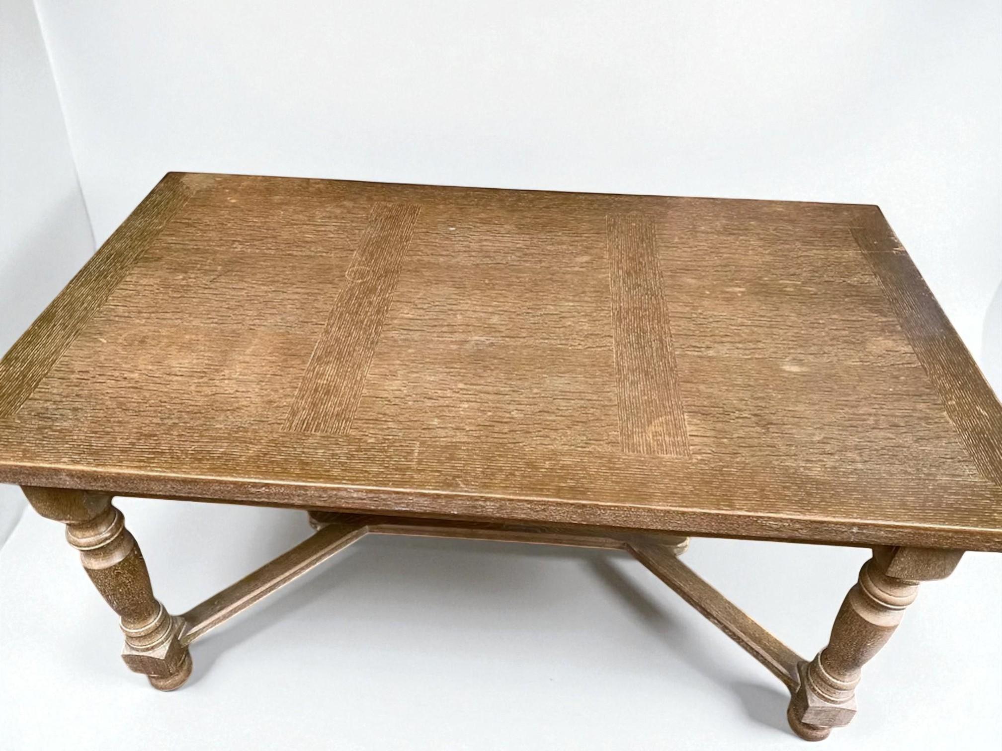 Metà del XX secolo  Oak massiccio  Francia in vendita 1